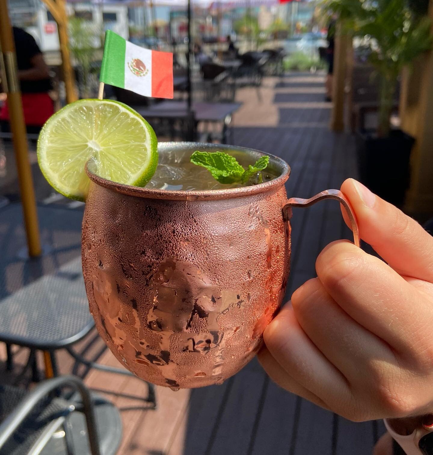May we interest you in one of our 
🇲🇽 MEXICAN MULES !? 🇲🇽
😋🤗
#mexicanmule #tequila #lime #orange #gingerbeer 
.
#instagood #mules #mexicandrinks #tequila #tacos #mexicanfood #niagarafoodies #niagarafalls #summerdrinks #summercocktails #josecuer