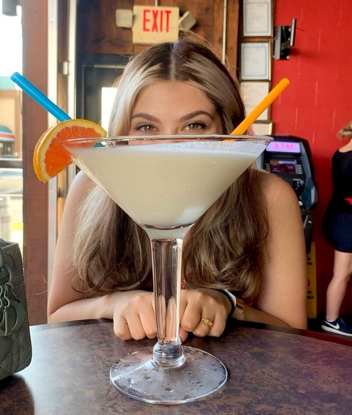 Me: I&rsquo;ll just be having one drink! 
The drink: 😈
.
We&rsquo;ve got drinks as big as your head🤩
PC: @victoriapalermobeauty 
.
#homeofthe45ozmargarita #niagaratourism #instabeauty #niagaraeats #niagarapatios #mexicanfood #fundrinks #instagood #