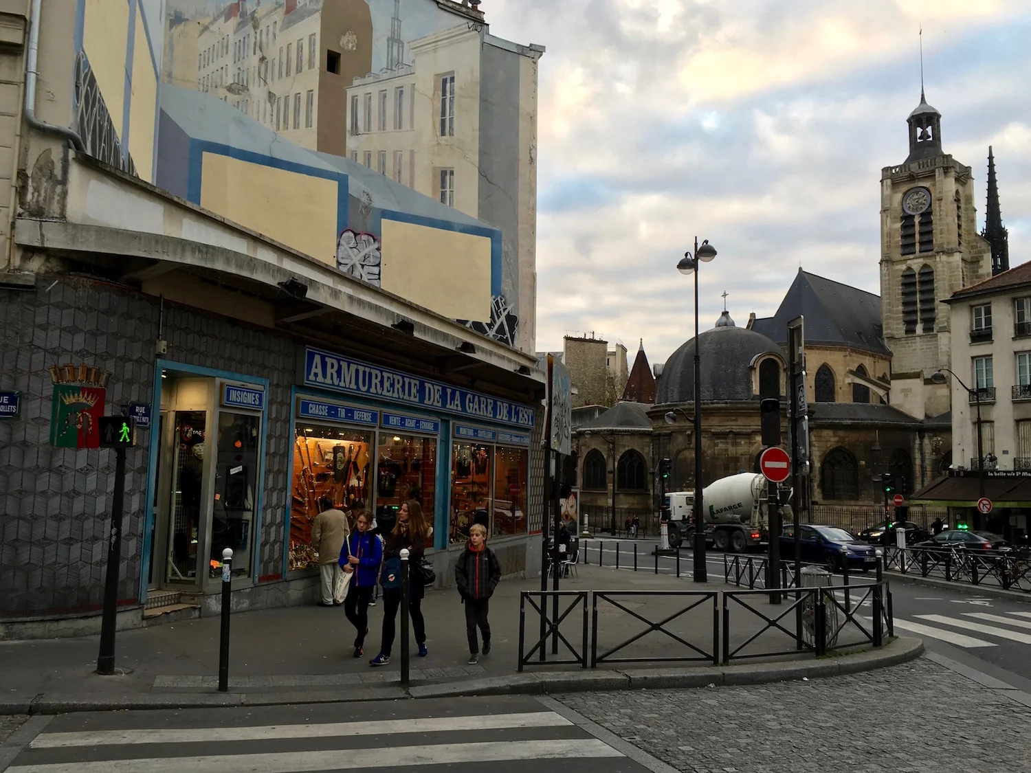Another view of the weapons store against a Parisian backdrop.