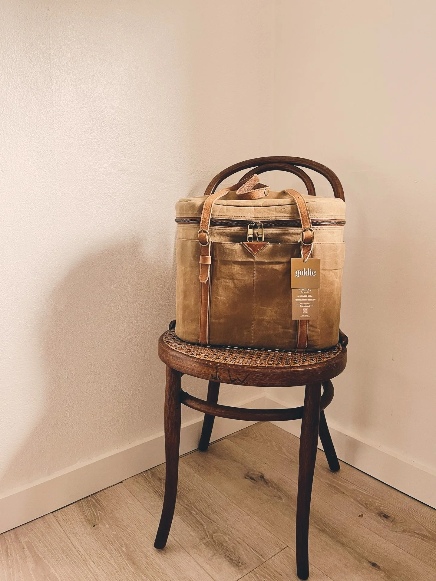 We are literally tracking our bag like our kids track Santa! The Picnic Bag is almost here 🙌🏻