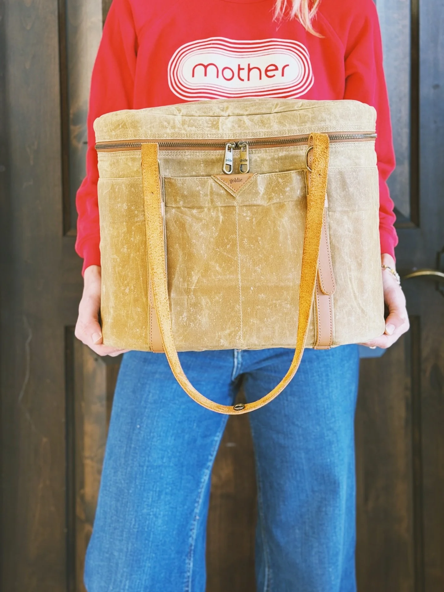 M O T H E R S
Tip top of the &lsquo;morrow! 
Nothing like a fresh start to a new year. 
Woke my boys up 15 minutes before school started, and I woke up 5 minutes before that. BUT lunches were made, sausage and protein steamers on the go were had and 