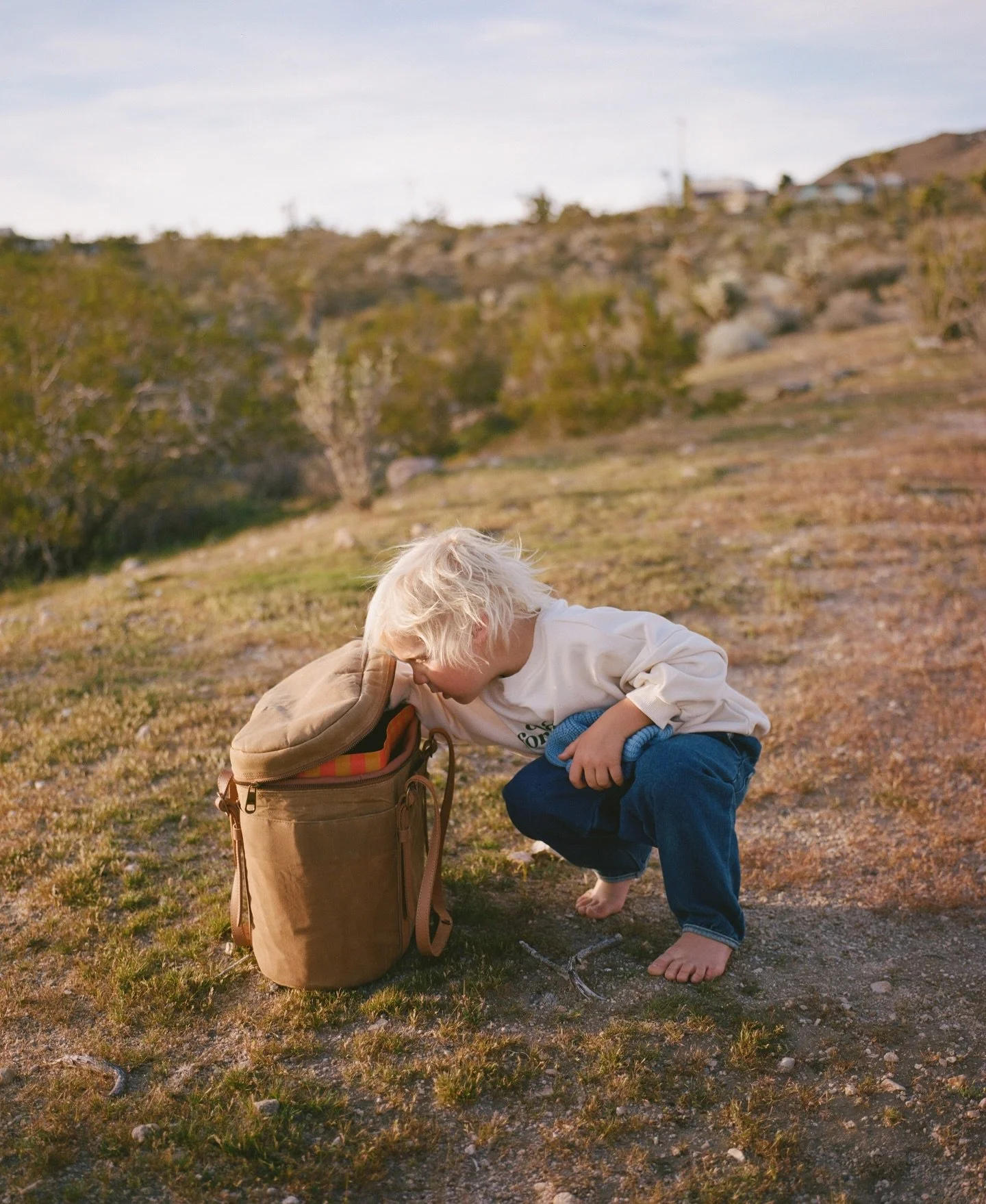 a cute cooler bag&hellip;because someone&rsquo;s always hungry (and it&rsquo;s always you carrying it)
&bull;
photo | @ambervickeryphotography