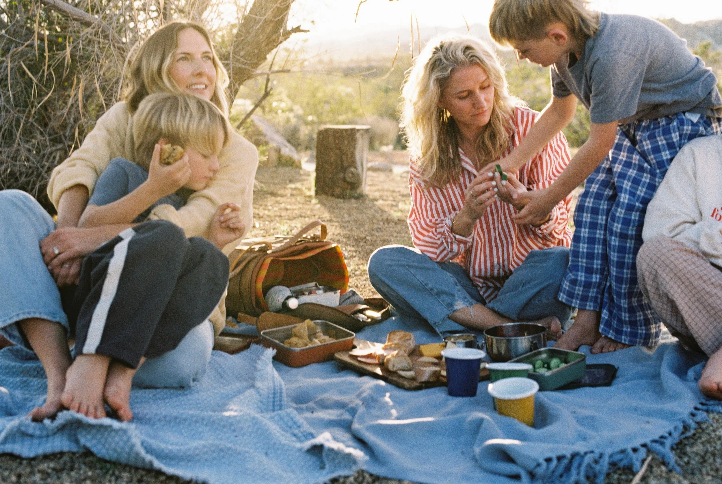 If you&rsquo;re a mom, you know too well that no 2 hours pass before someone says, &ldquo;I&rsquo;M HUNGRY&rdquo;

Sooooo if you&rsquo;re carrying the snacks, may as well carry something, practical, cute, and ridiculously easy to clean ;)

Oh, and do