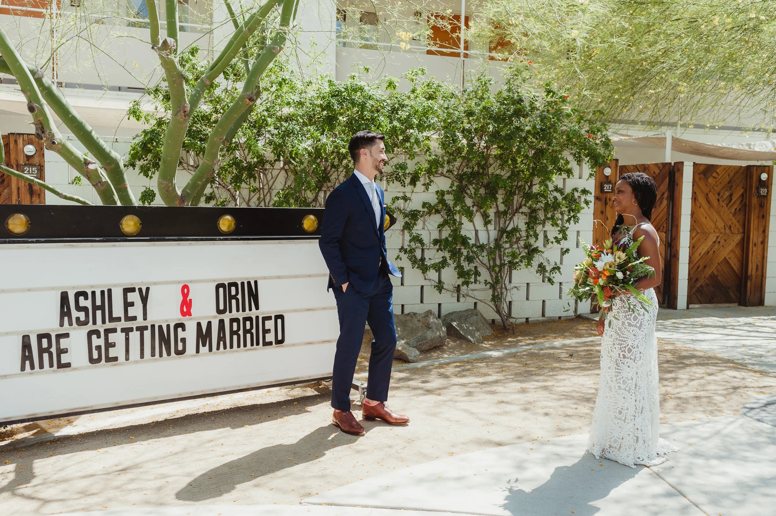 24-34-joshua-tree-ace-hotel-wedding-vivianchen-117.jpg
