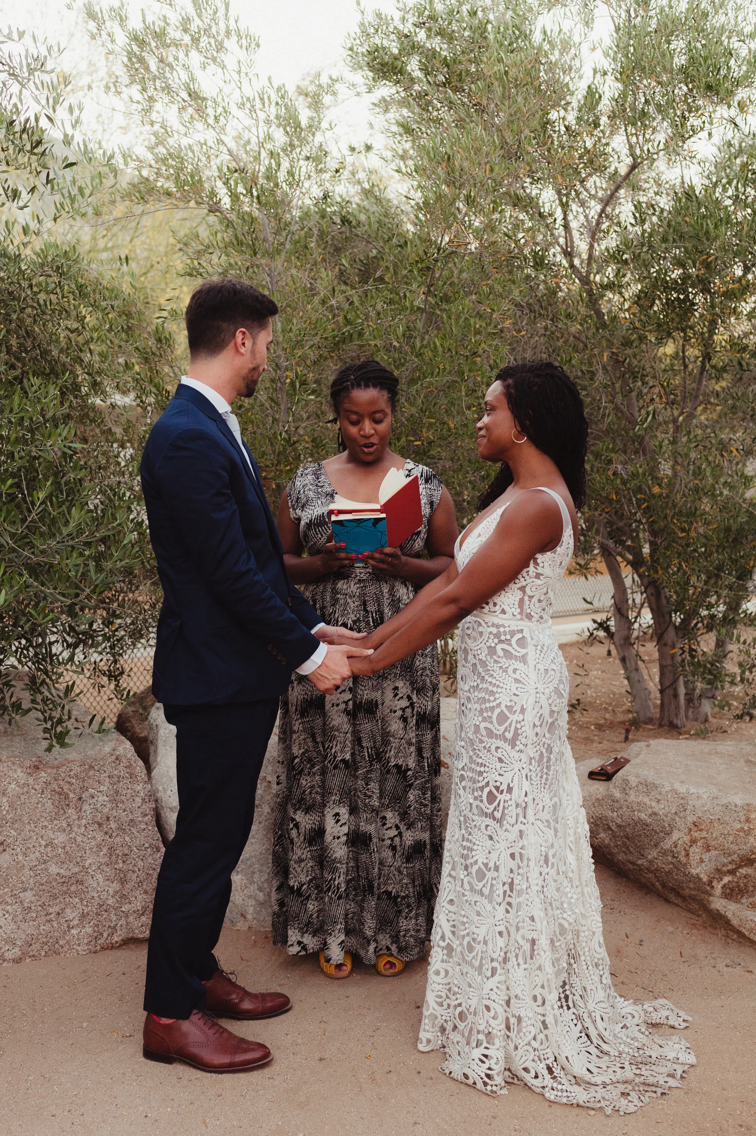 59-81-joshua-tree-ace-hotel-wedding-vivianchen-422.jpg