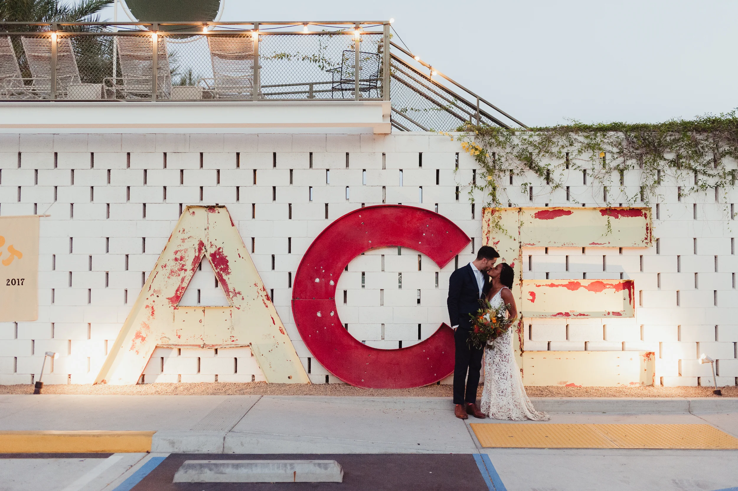 67-93-joshua-tree-ace-hotel-wedding-vivianchen-505.jpg