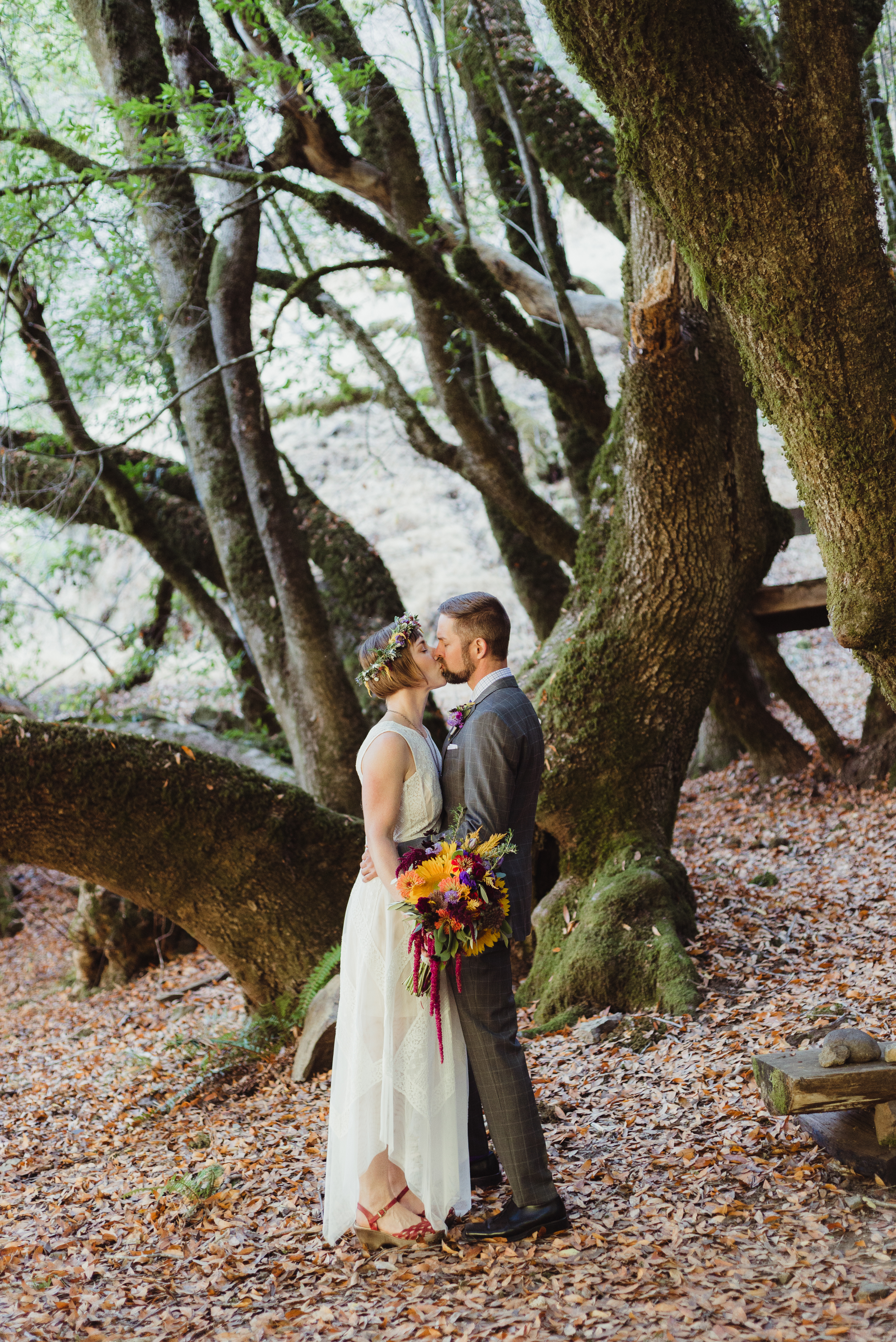 17-intimate-redwood-valley-leonard-lake-wedding-vivianchen-136.jpg