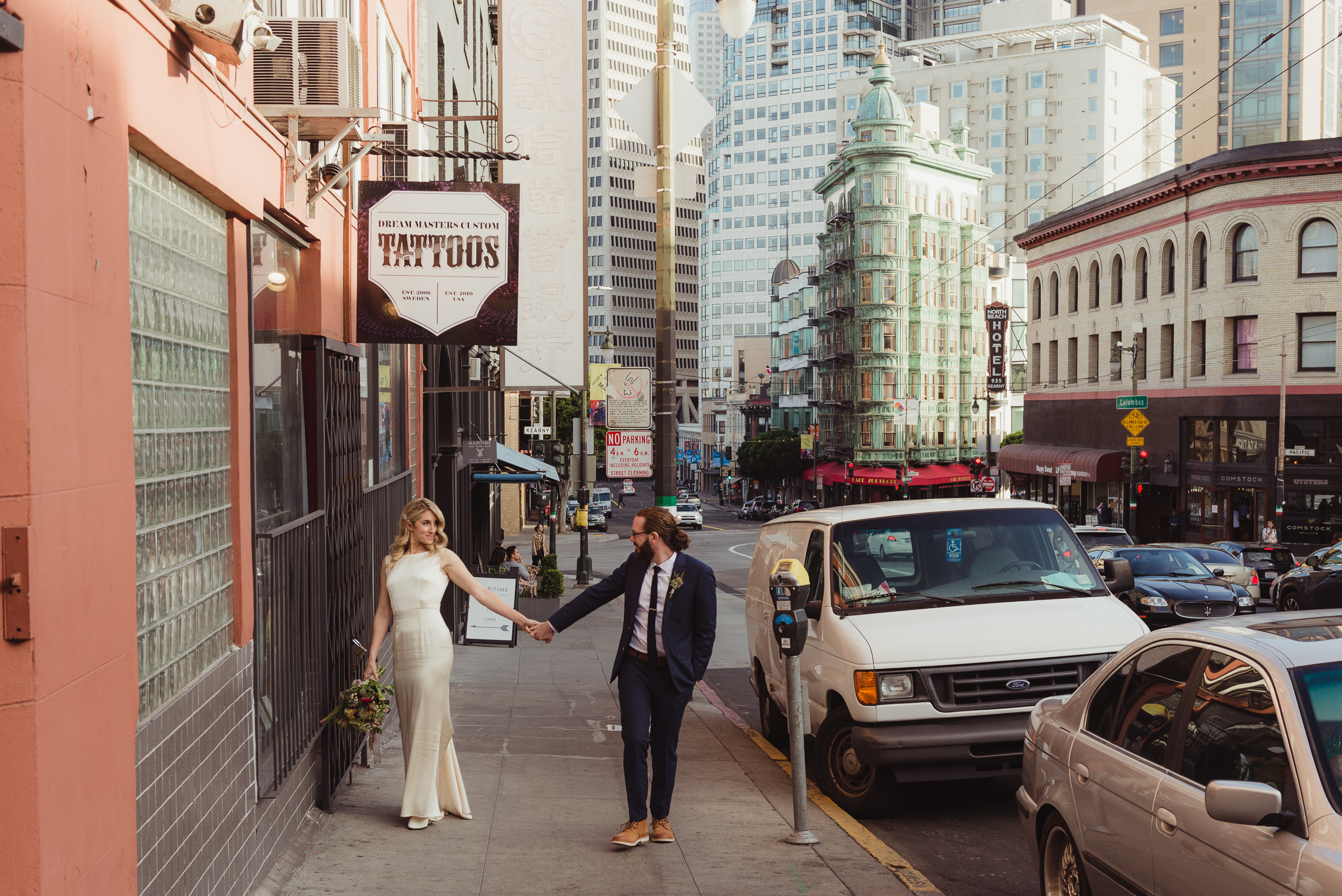 40-destination-sf-city-hall-elopement-north-beach-reception-vivianchen-300.jpg