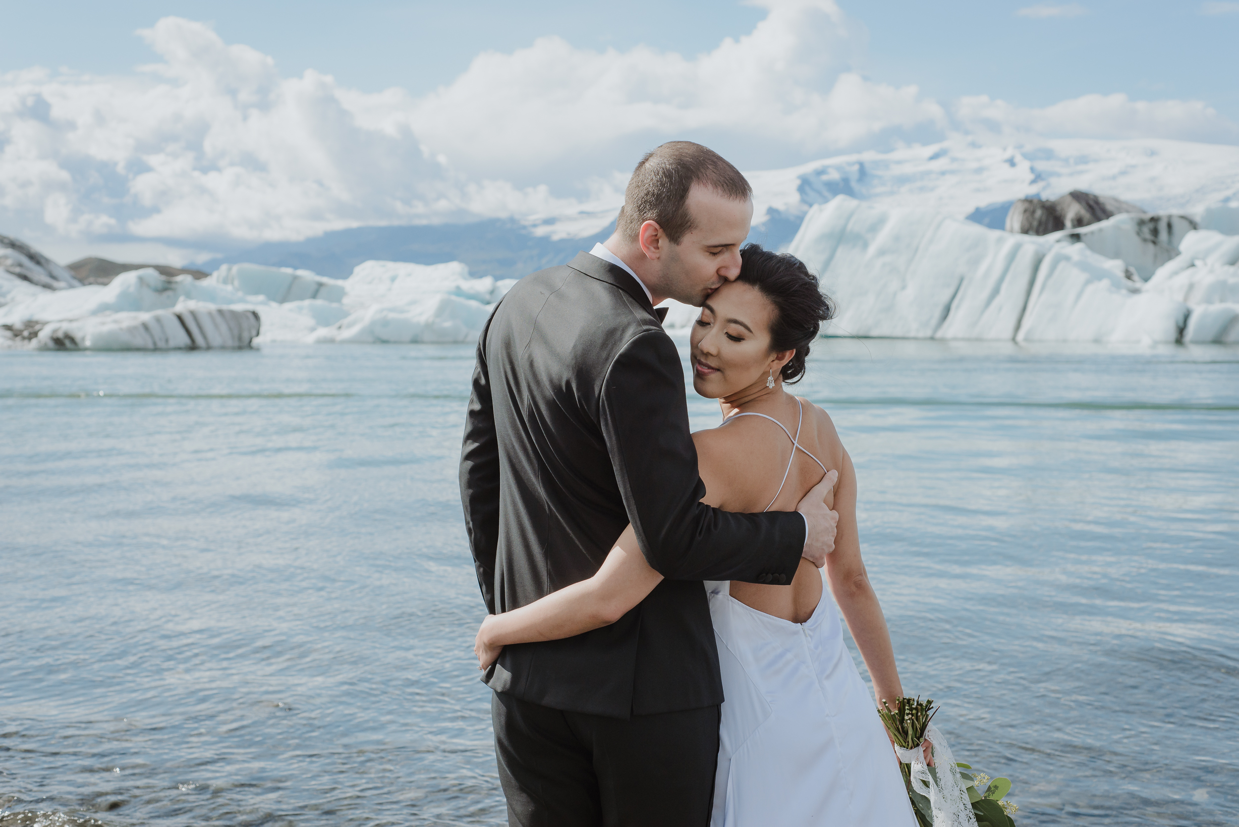 04-destination-wedding-iceland-engagement-session-vivianchen-080.jpg