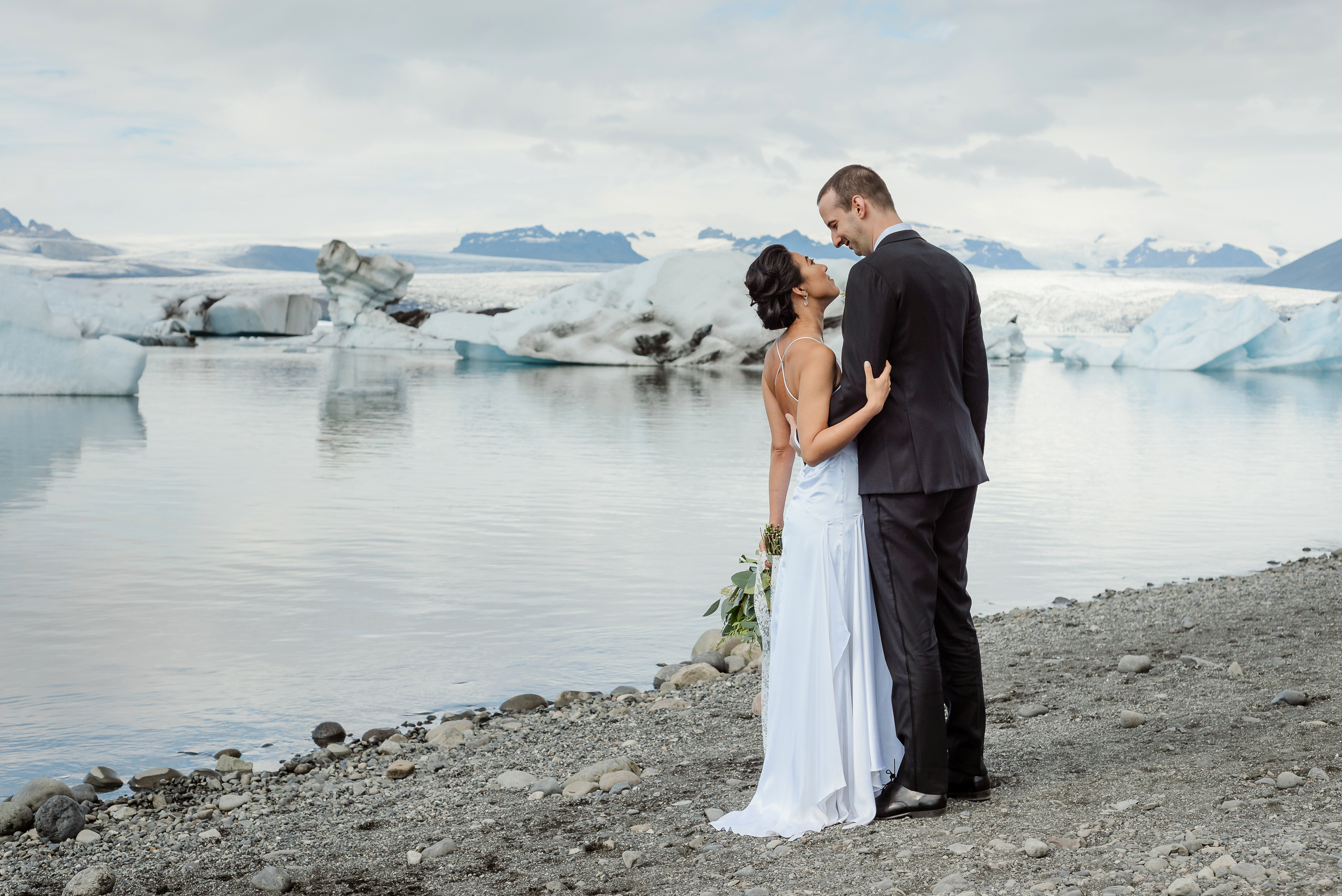 07-destination-wedding-iceland-engagement-session-vivianchen-028.jpg