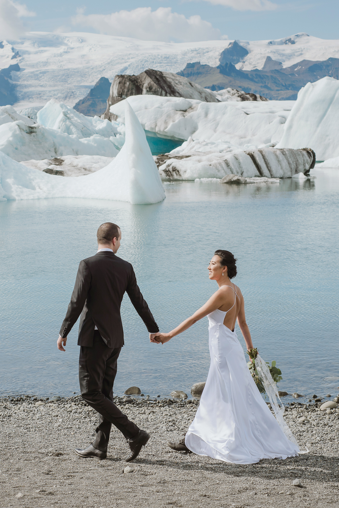 08-destination-wedding-iceland-engagement-session-vivianchen-053b.jpg