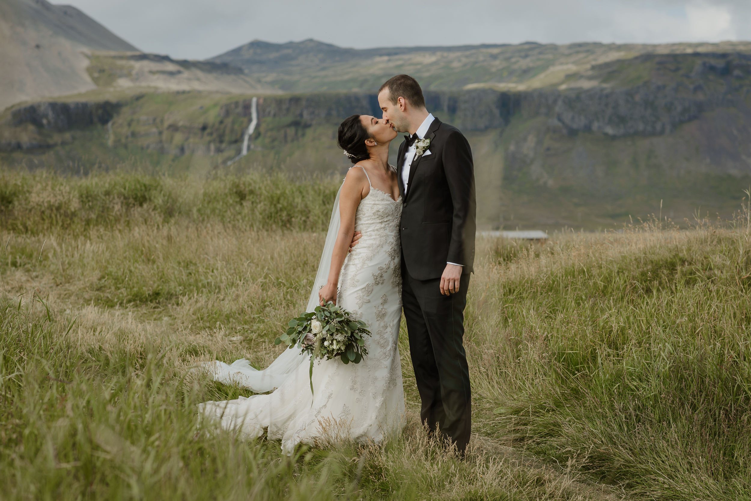 082-hotel-budir-iceland-destination-wedding-vivianchen-402.jpg