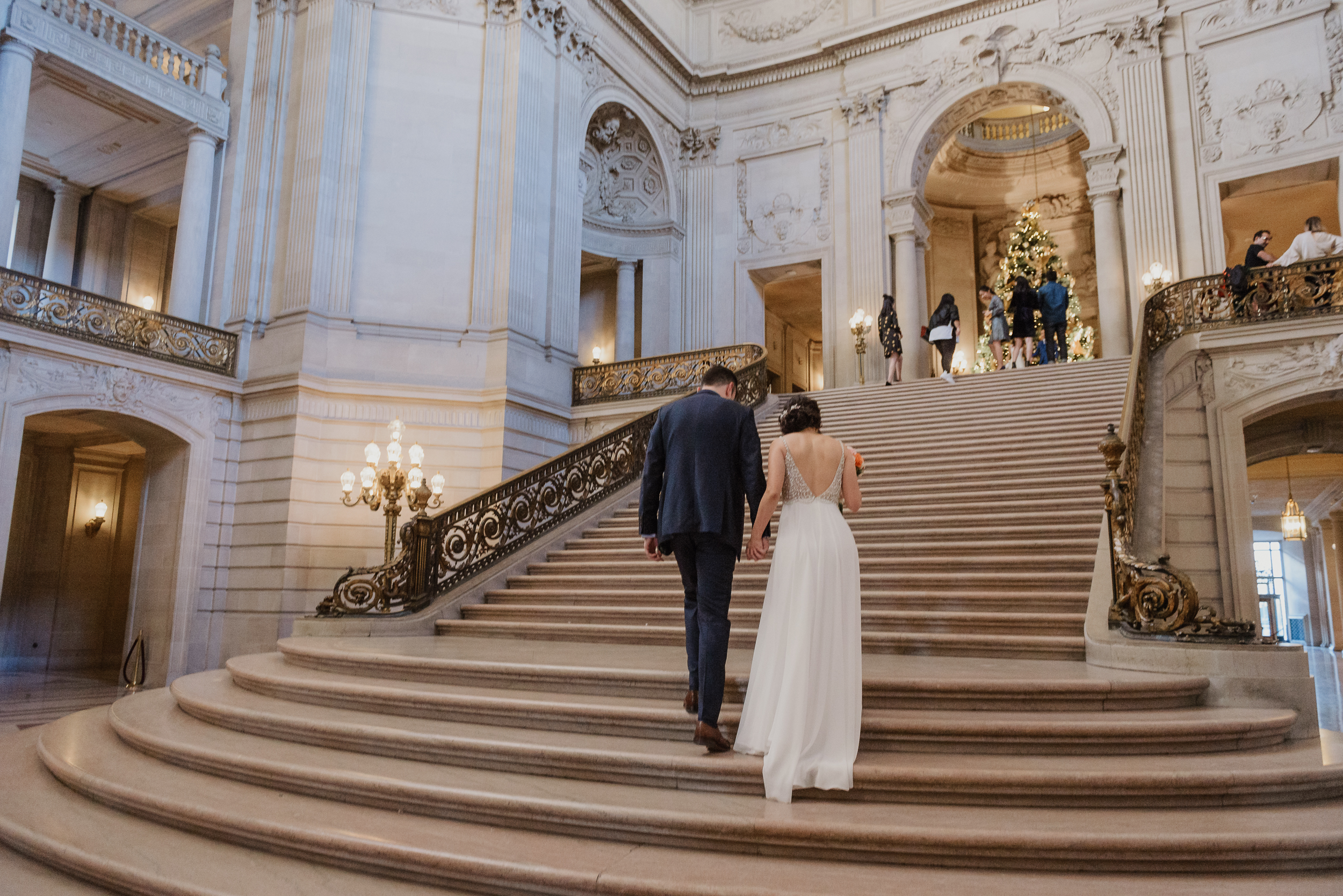 08-christmas-san-francisco-city-hall-elopement-vivianchen-066.jpg