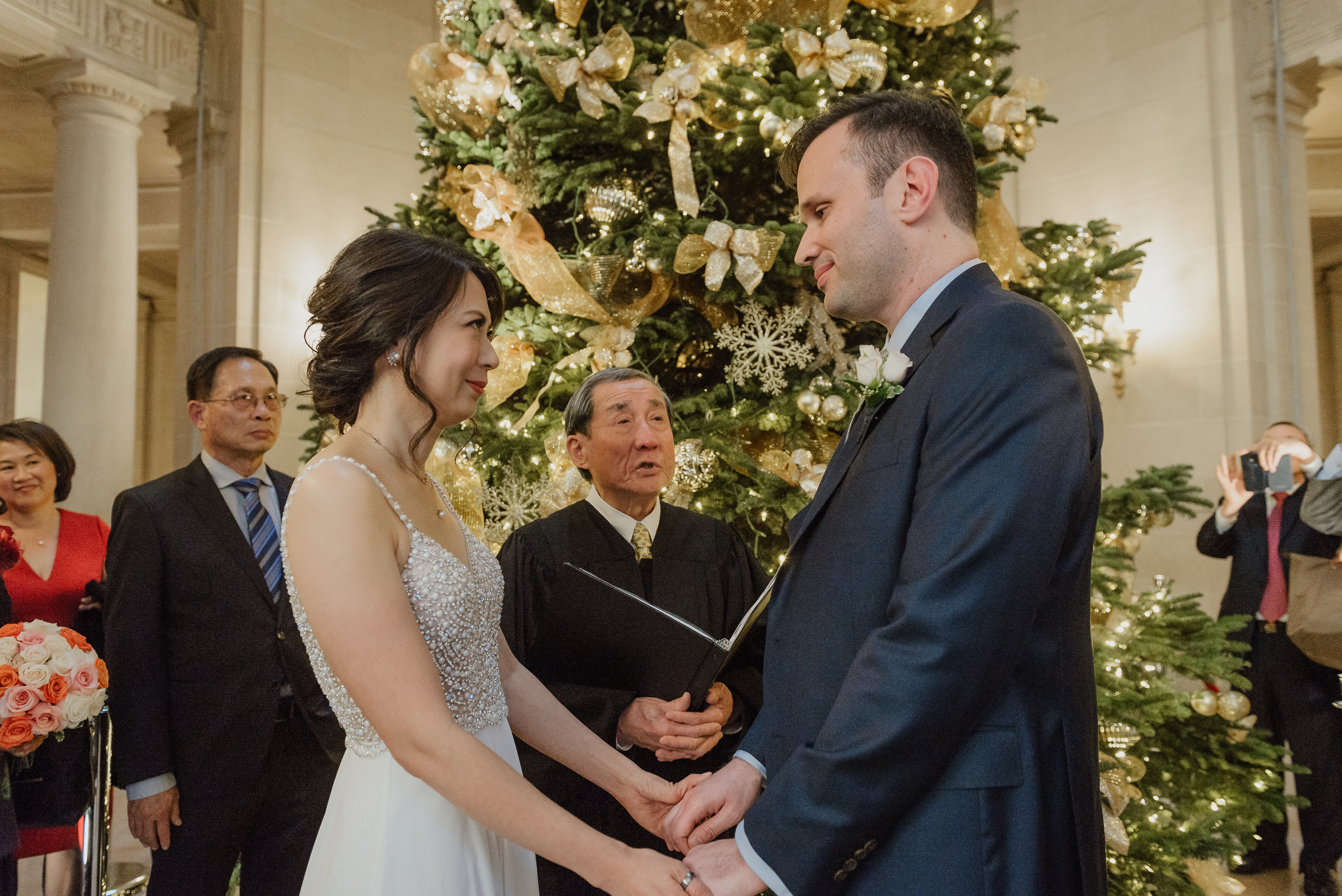 15-christmas-san-francisco-city-hall-elopement-vivianchen-105.jpg