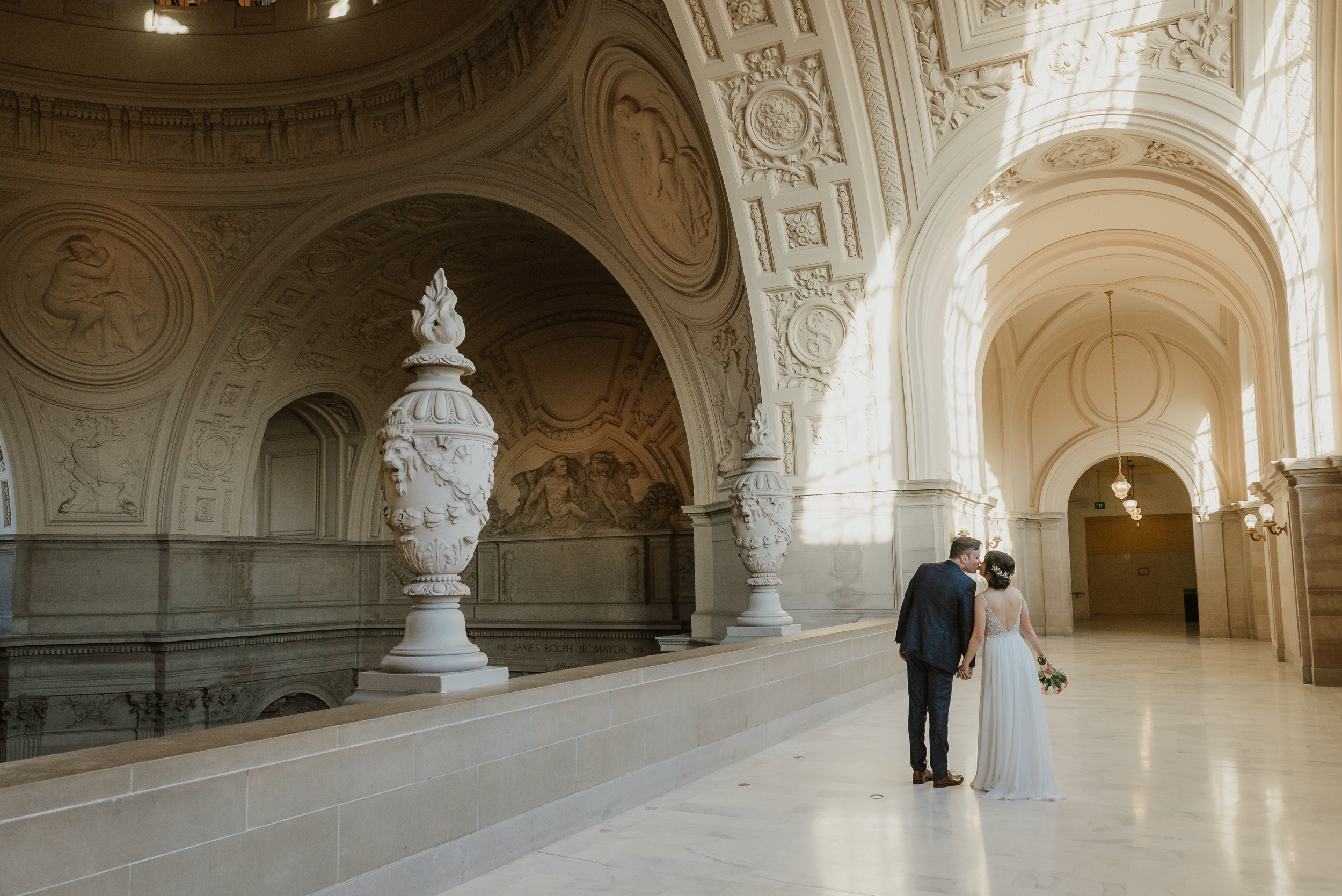 24-christmas-san-francisco-city-hall-elopement-vivianchen-171.jpg