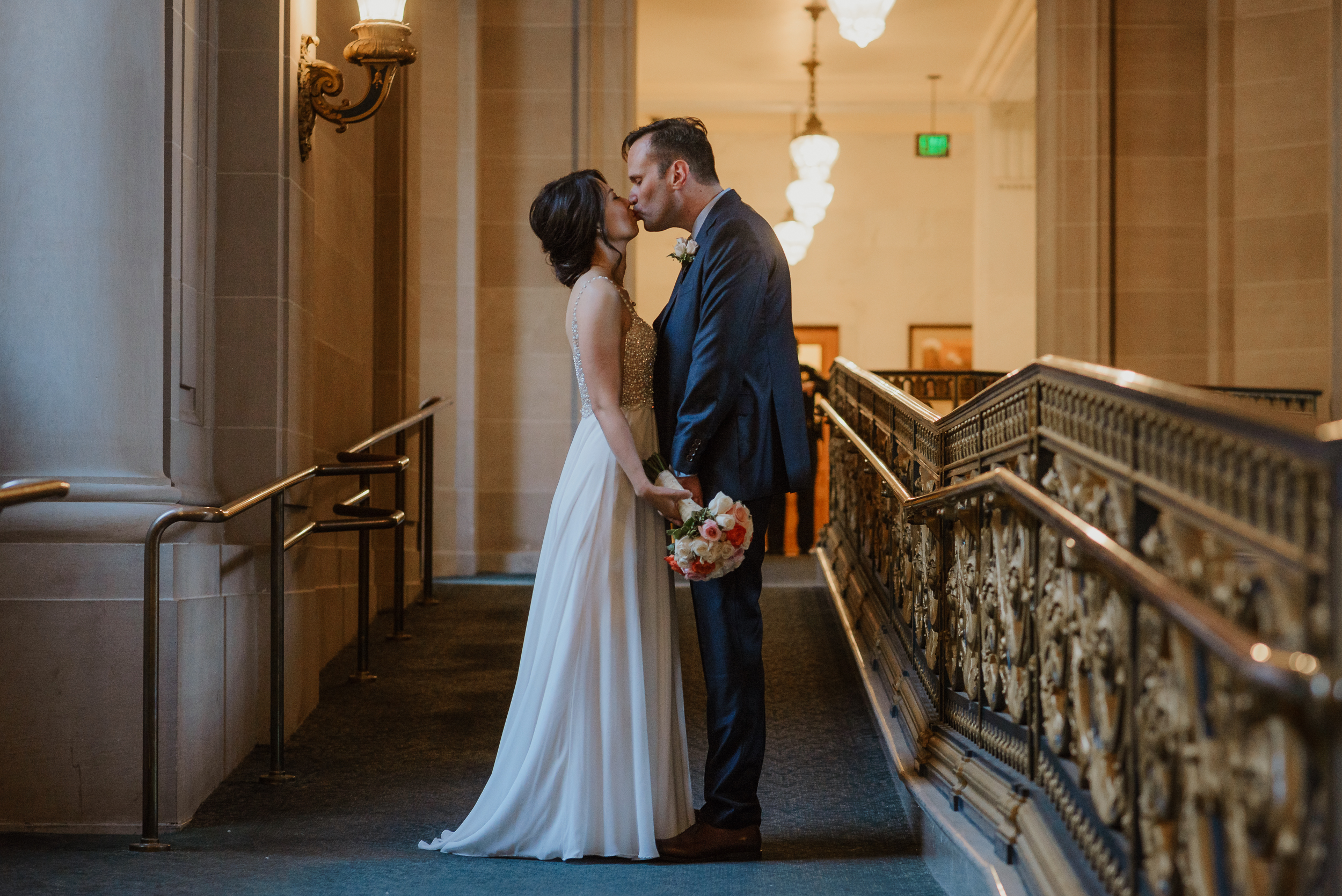 31-christmas-san-francisco-city-hall-elopement-vivianchen-248.jpg