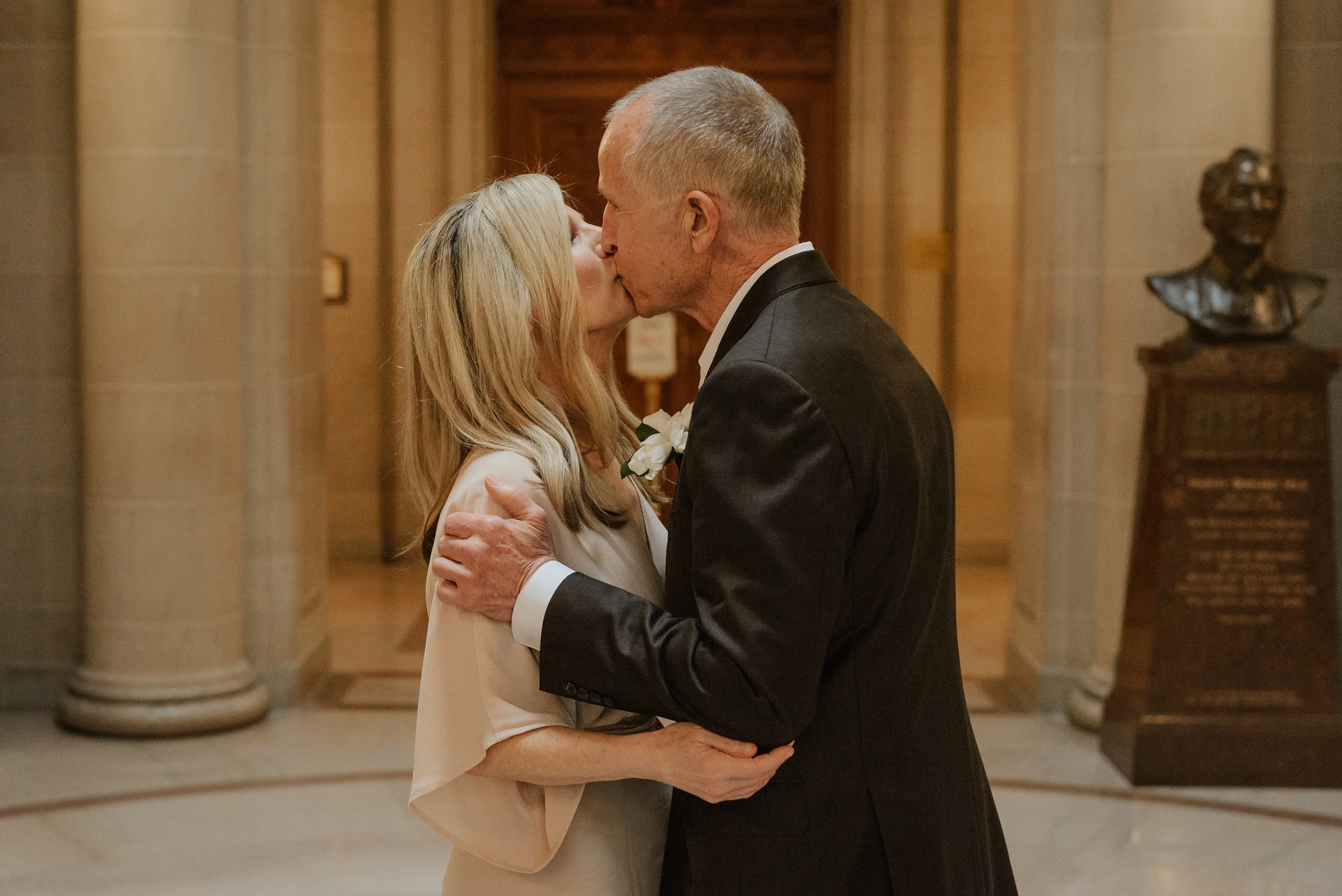 25san-francisco-city-hall-elopement-vivianchen-101.jpg
