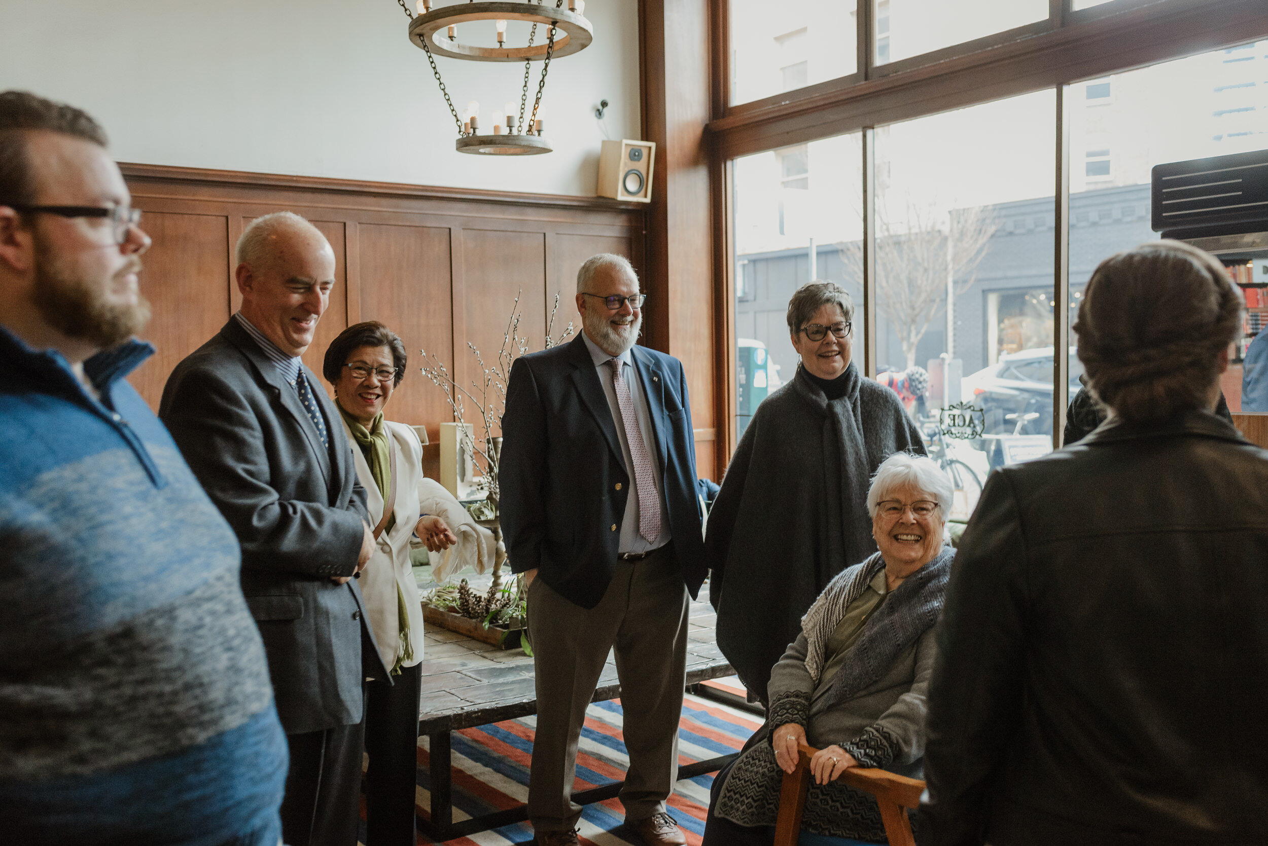 031-intimate-portland-courthouse-wedding-vivianchen-0472.jpg