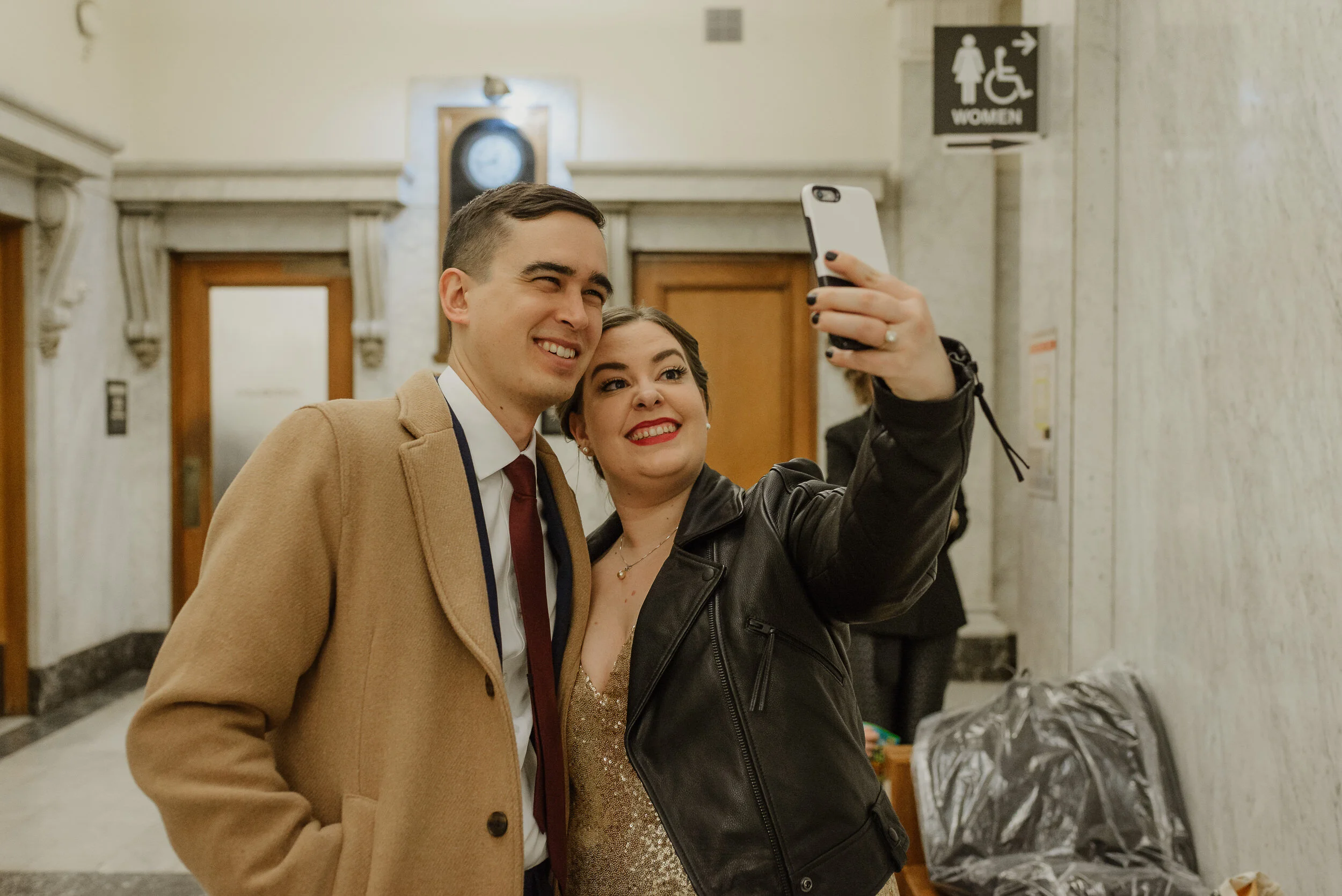 047-intimate-portland-courthouse-wedding-vivianchen-0571.jpg