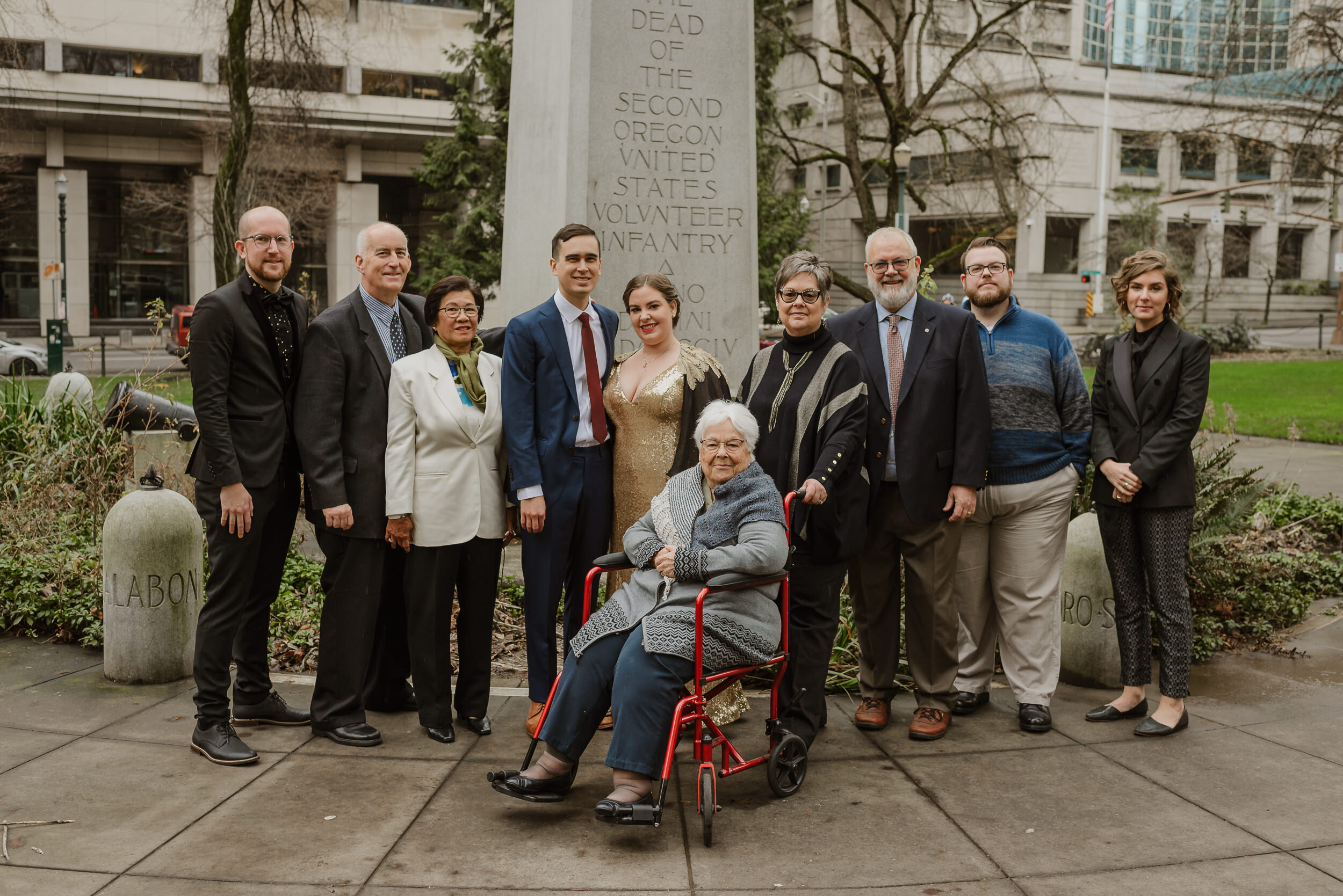 077-intimate-portland-courthouse-wedding-vivianchen-0741.jpg