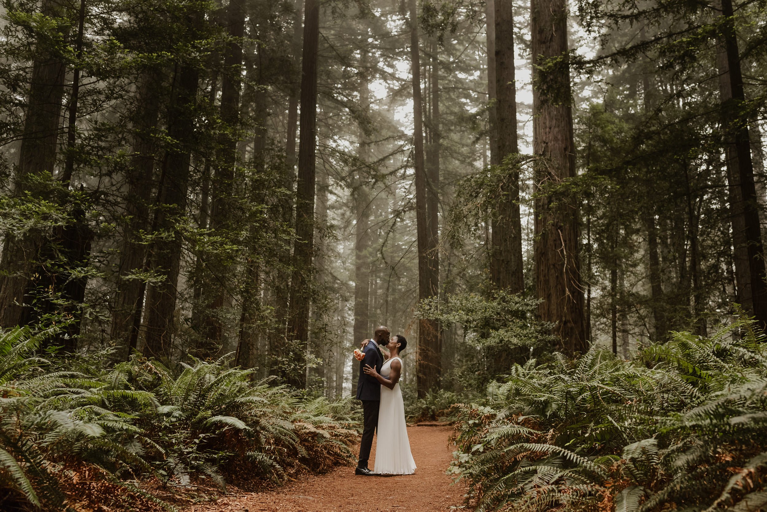 062-foggy-redwood-grove-occidental-backyard-wedding-vivianchen-382.jpg