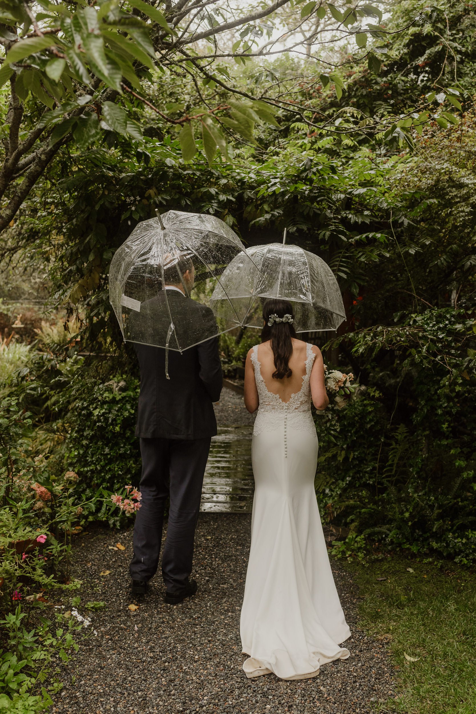 043rainy-day-secret-gardens-bodega-bay-wedding-vivianchen-317.jpg