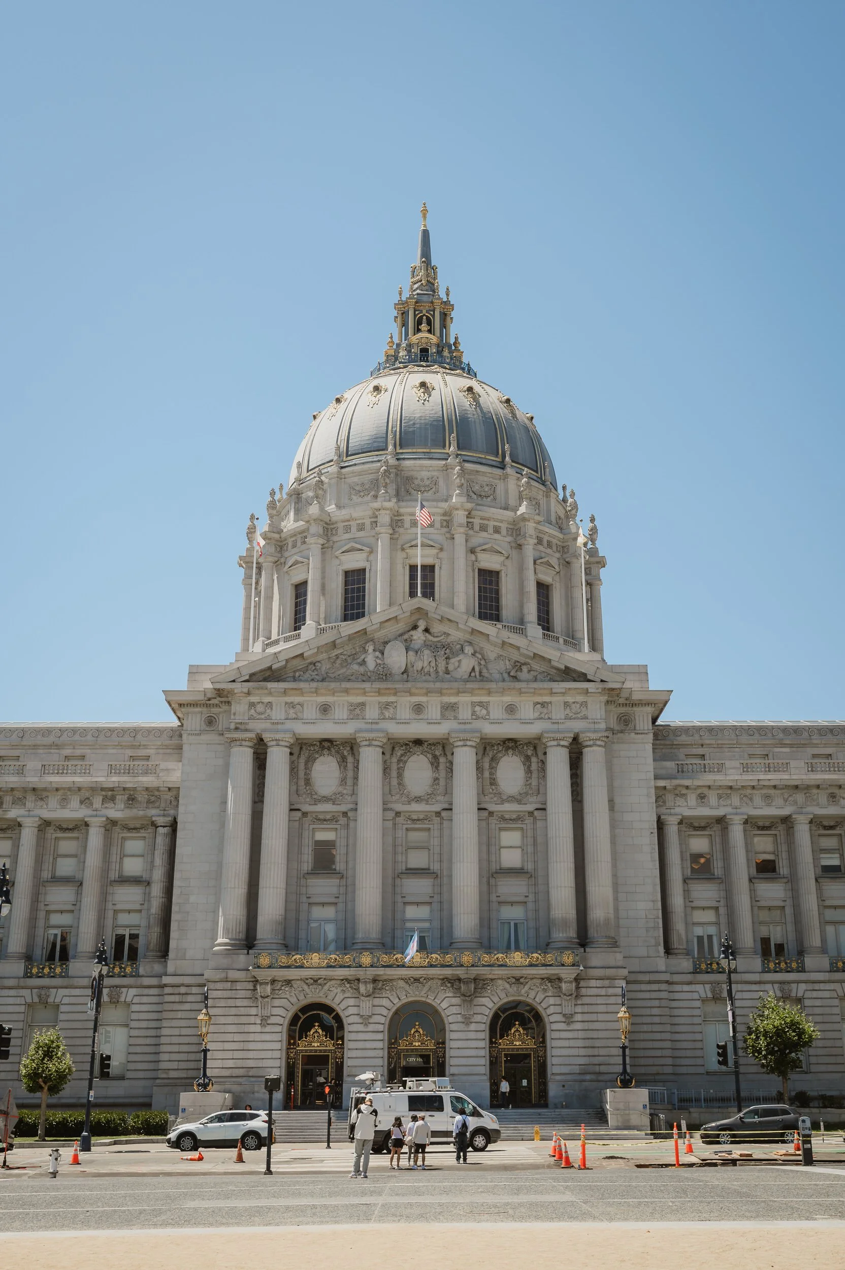 01-sf-city-hall-muni-coqueta-wedding-vivianchen-001.jpg
