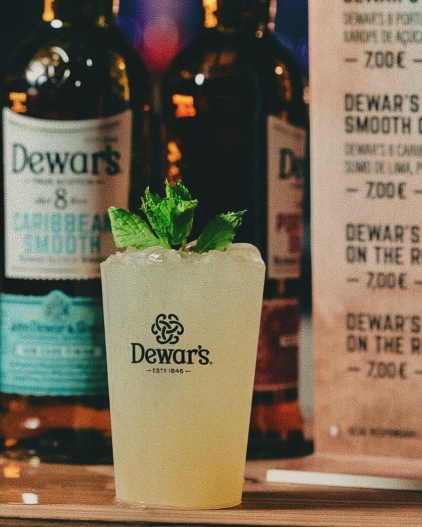 Adding a twist to tradition with a Dewar&rsquo;s cocktail. Because life&rsquo;s too short for the same old drink! 🍹🤎
.
.
.
.