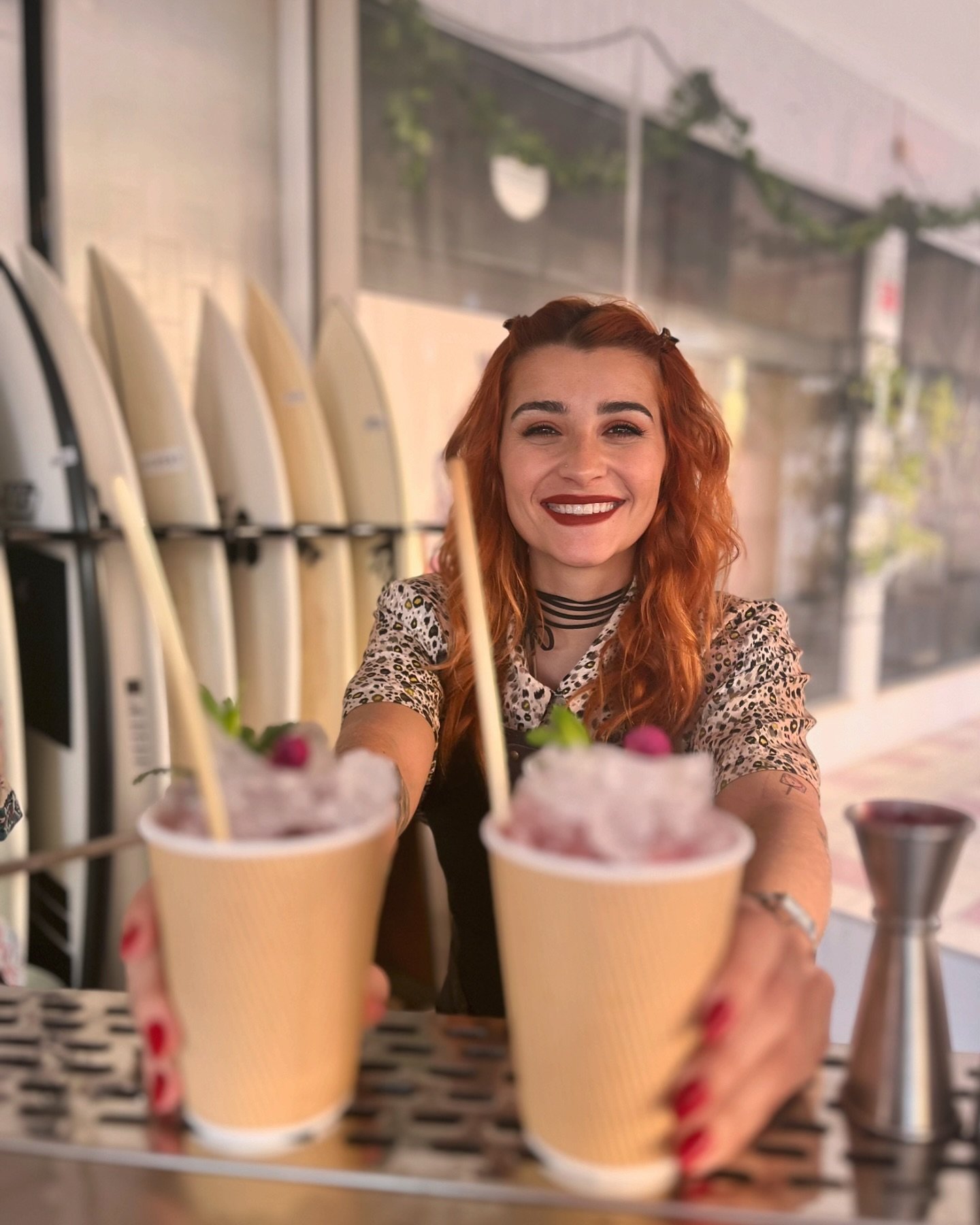 Surfboards and cocktails: The ultimate beach duo! 🏄&zwj;♀️🍸
.
.
.
.