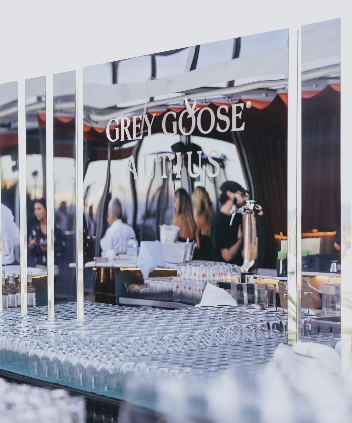 Caviar on hand. @greygoose Altius on ice. Enough said. 💙🧊

Venue - @bugio_oeiras 
Brand - @greygoose