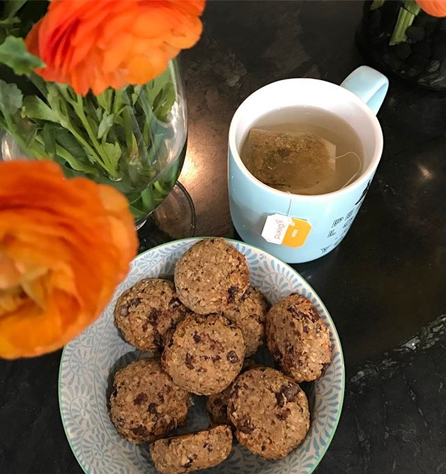#mothersday is next weekend. Give mom the gift of health, peace and beauty #buddhabitesenergy #spotoftea #runuculus #flowers #glutenfreevegan #nutritiousanddelicious #organicenergy #madeinbaltimore #madewithlove #shoplocal @roosterandhenstore @breezywillowfarm #foodliberation