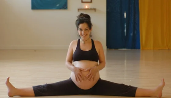 pregnant mom in straddle pose