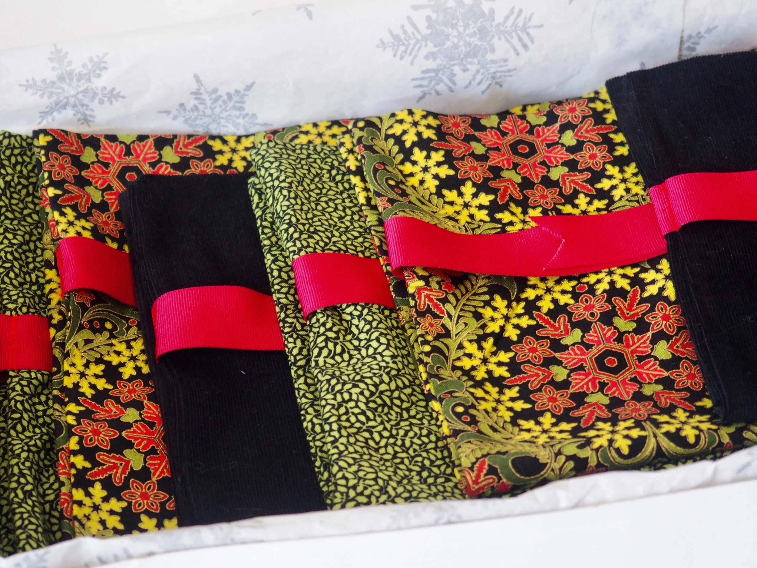 Our bags come packaged together in a delicate and beautiful fashion. 
