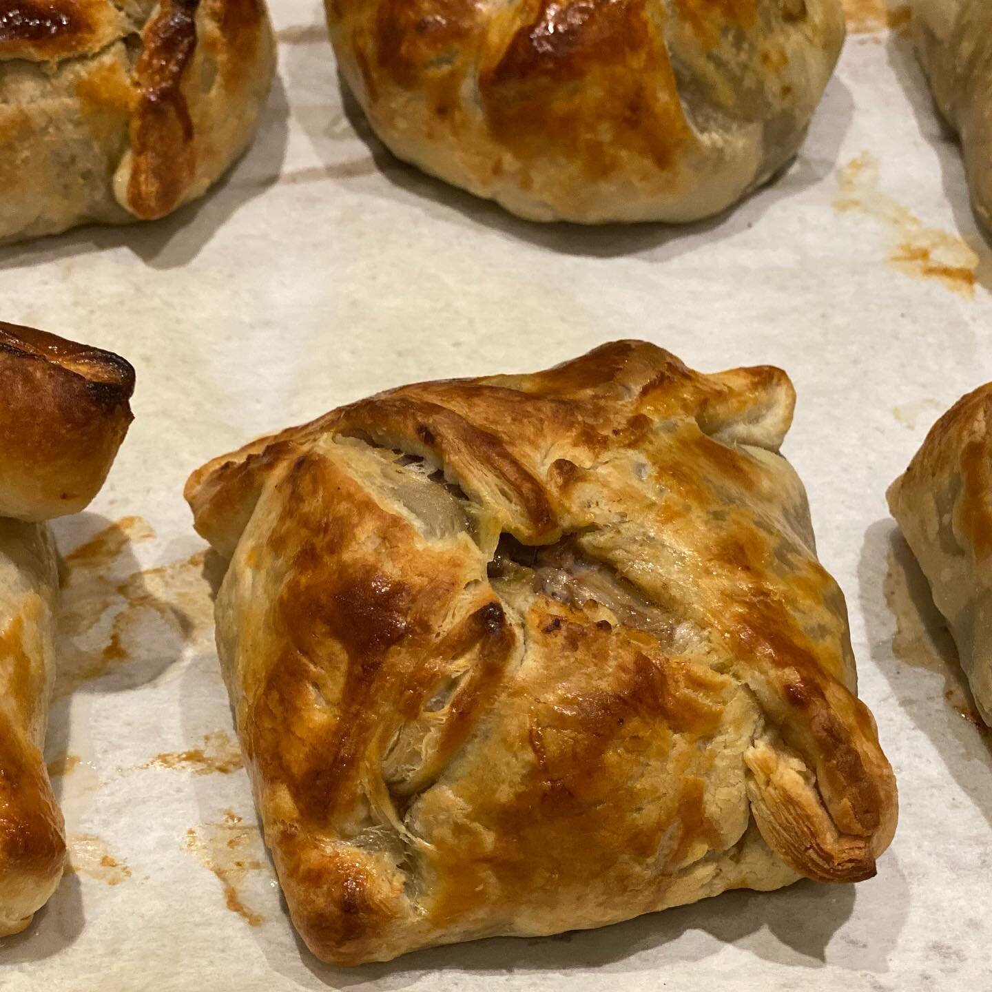 Timeless &amp; delicious! Make your own Beef Wellington at your next party with Montclair Culinary Academy. 
.
.
.

#mca #montclairculinary #newjersey #montclairnj #nyc #familydinner #foodie #homecooking #wine #recipes #grill #healthylifestyle #farmt