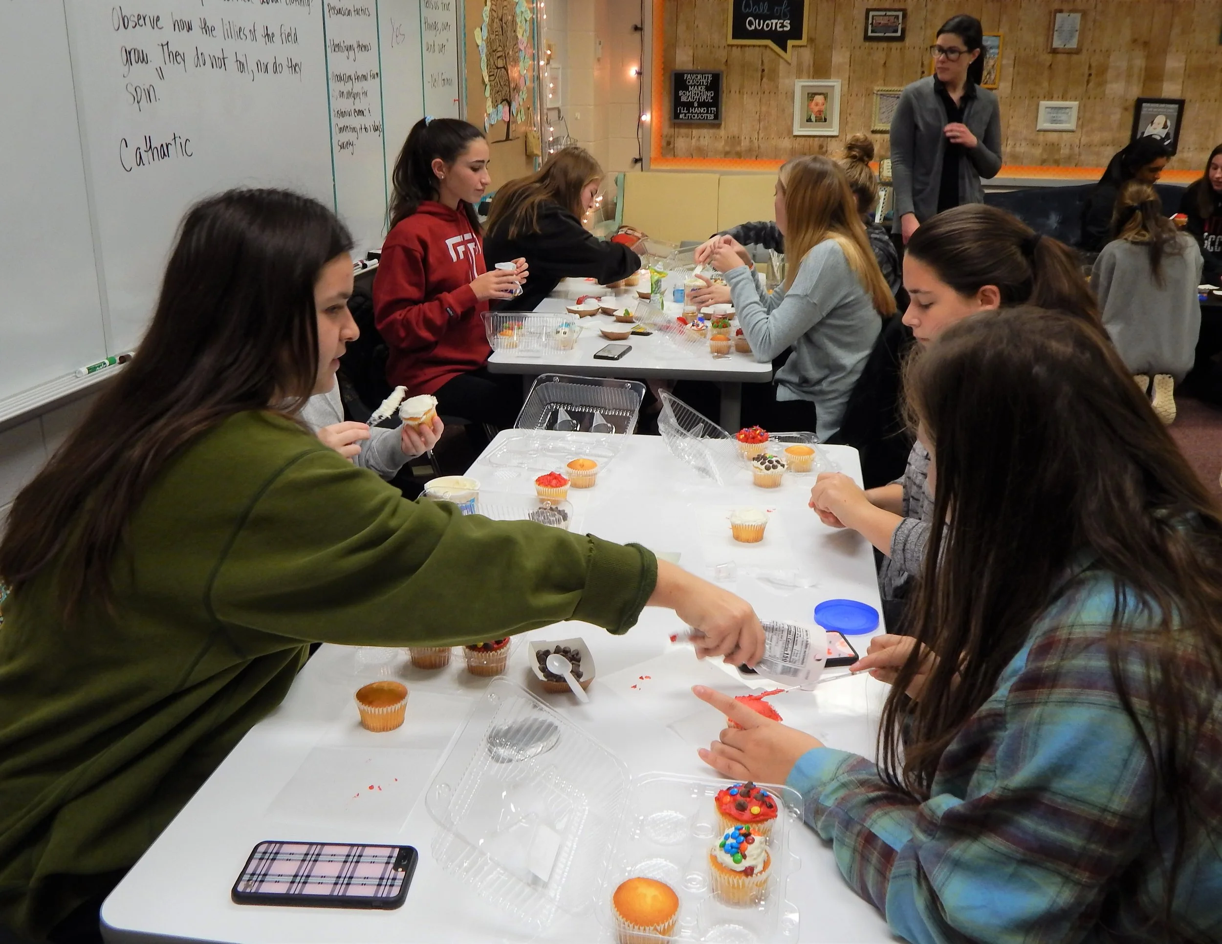 HHHS 12-11 Cupcake Party 1.jpg