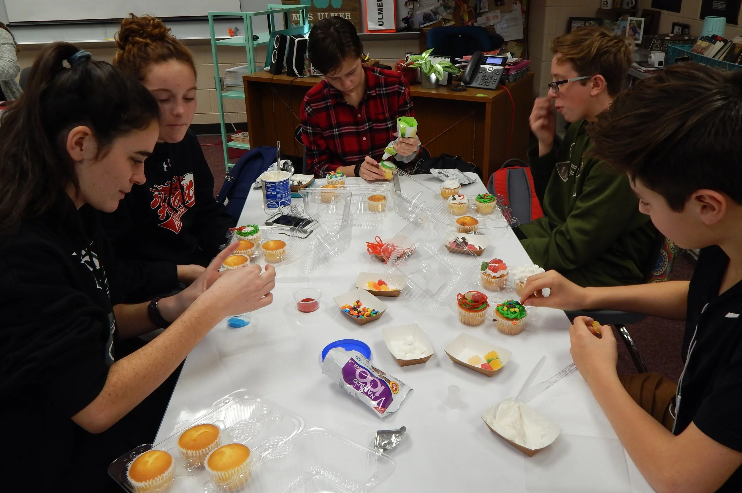 HHHS 12-11 Cupcake Party 3.jpg