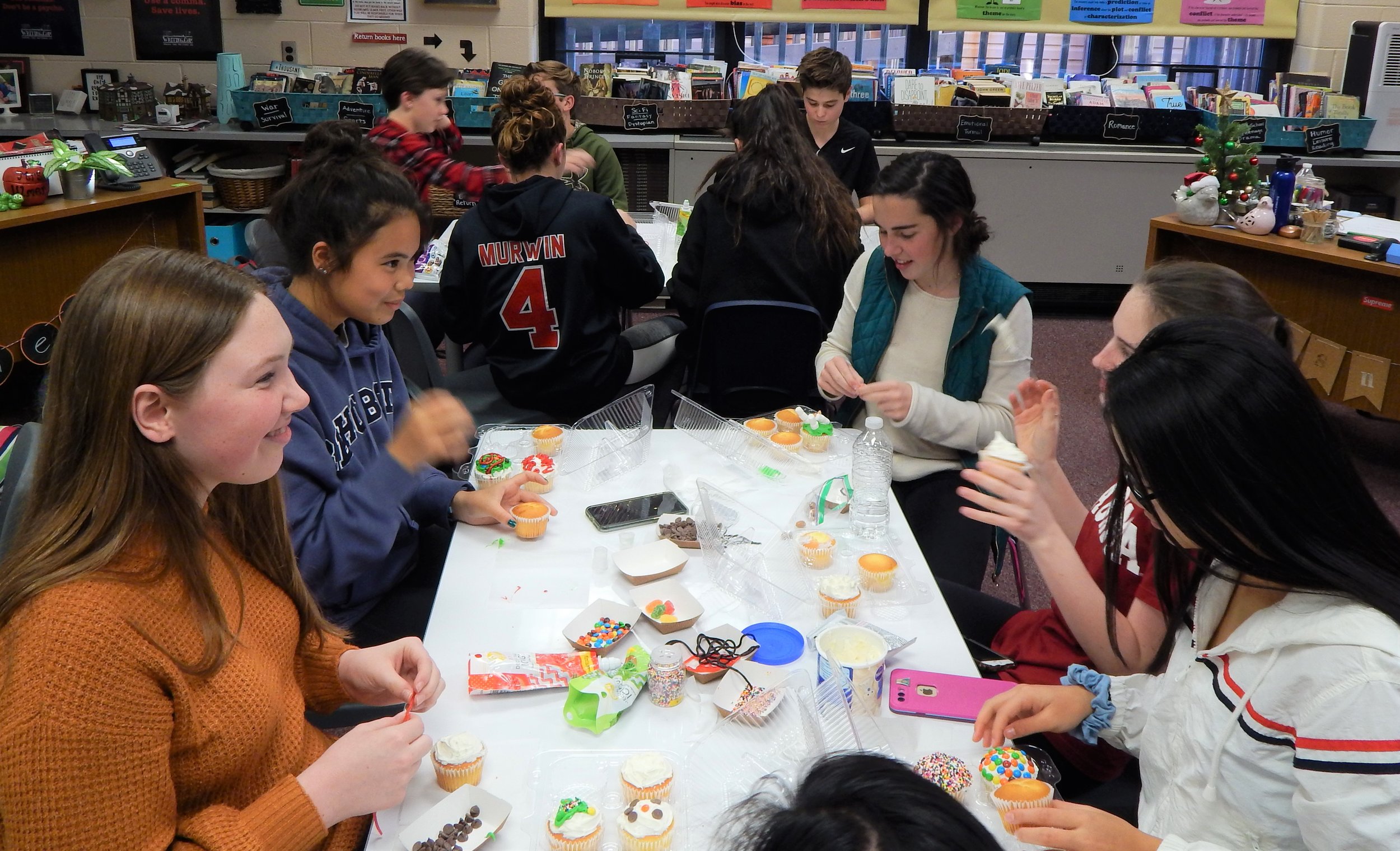 HHHS 12-11 Cupcake Party 5.jpg