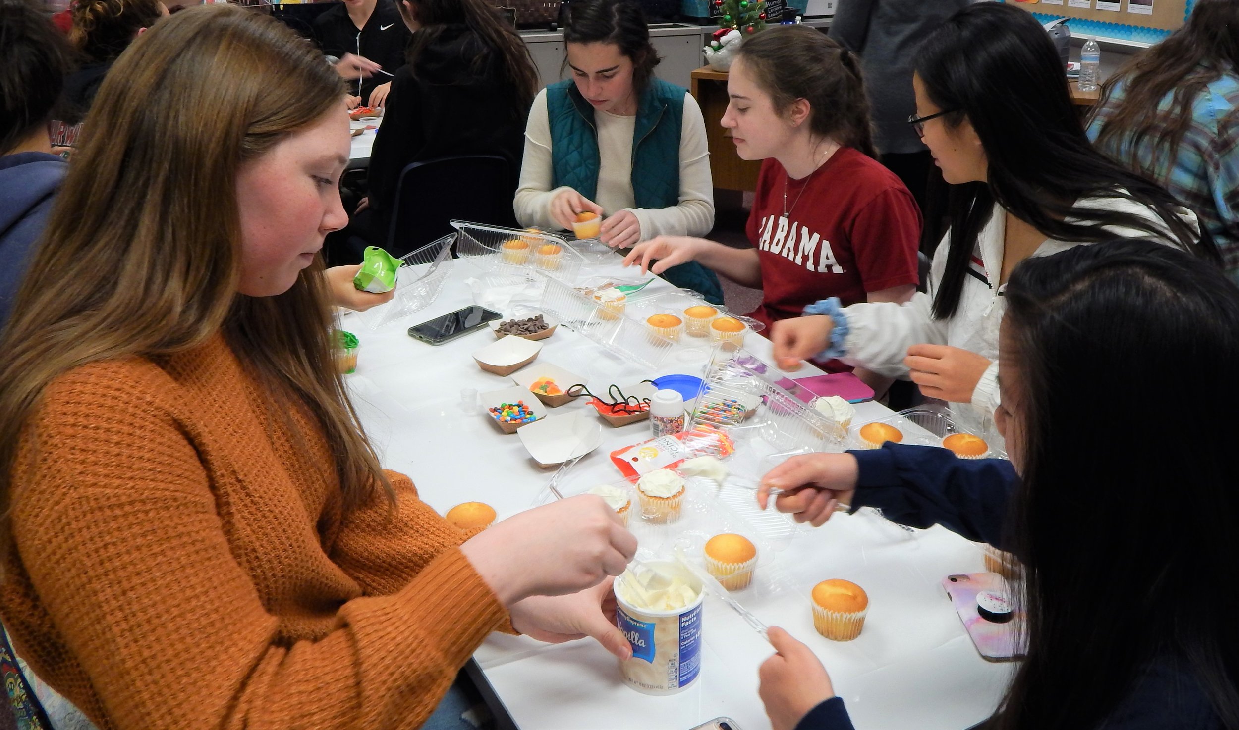 HHHS 12-11 Cupcake Party 7.jpg