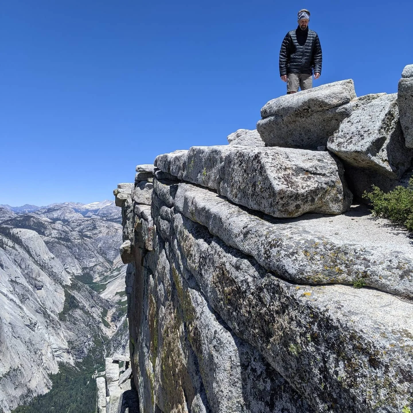 Perfect day hiking #HalfDome with @ben_farquhar and @whosfredo. It felt like we had #Yosemite to ourselves. The cables definitely get your attention!

#Hiking #Hike #HikingAdventures #Mountains #WildernessCulture #AdventureCulture #OutdoorCulture #Hi
