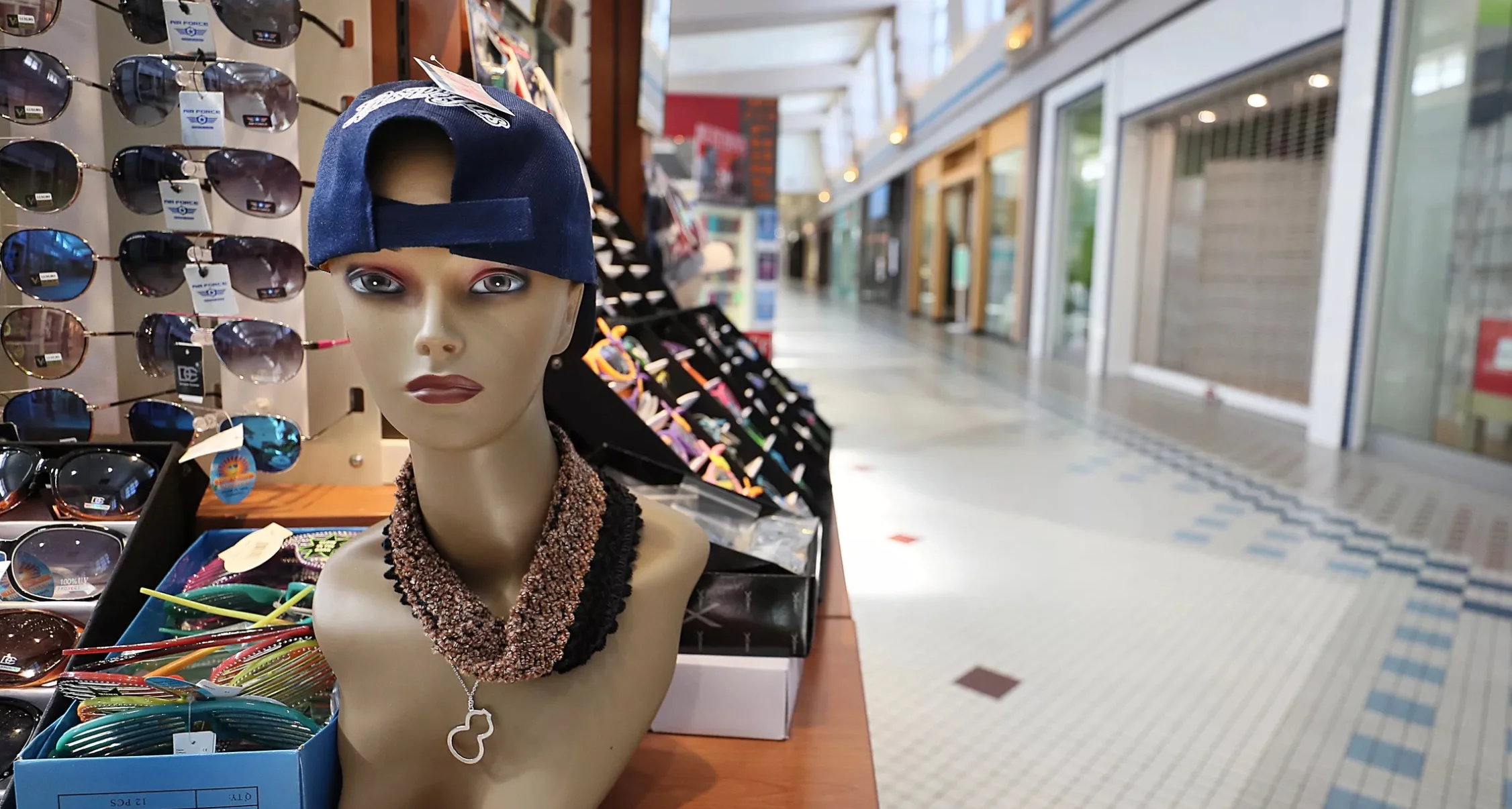 The Secret Life of the Mall Kiosk Worker