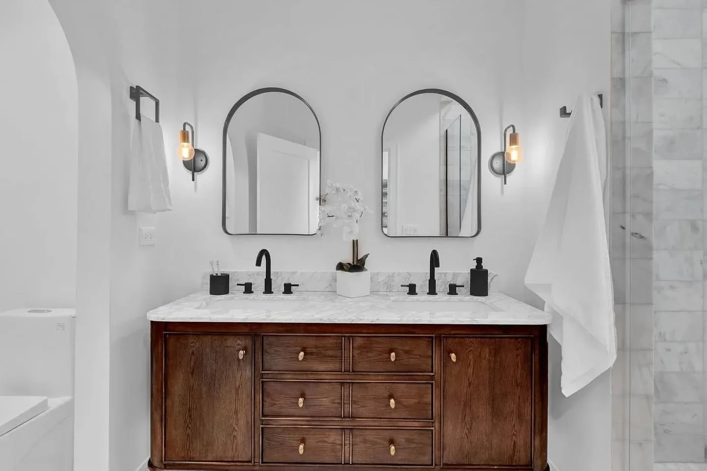 A brand new look for a well-loved space

#PavlovcikArchitecture #Remodel #Modern #Architecture #architect