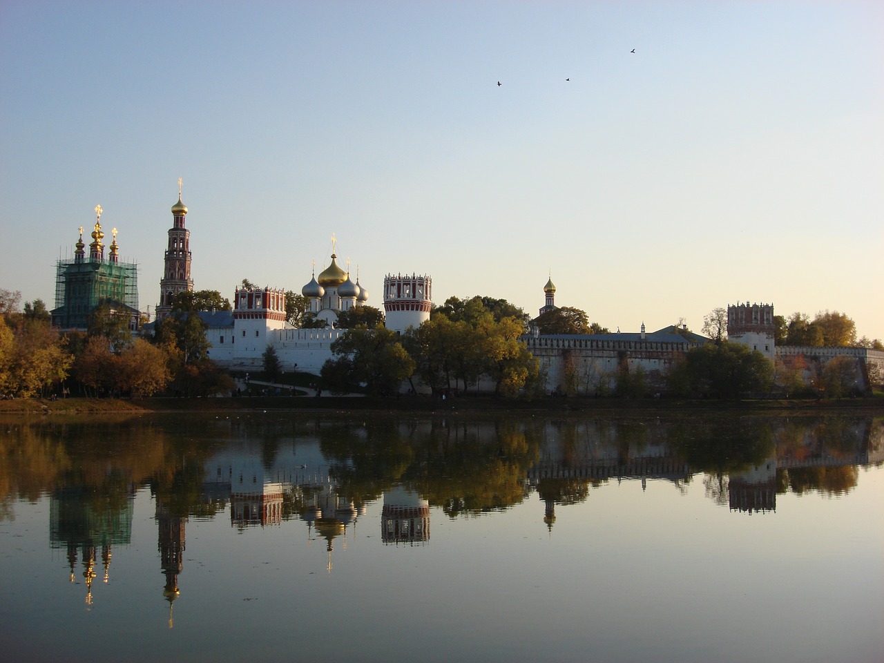 Novodevichy Convent on the banks of the Moskva Ruver