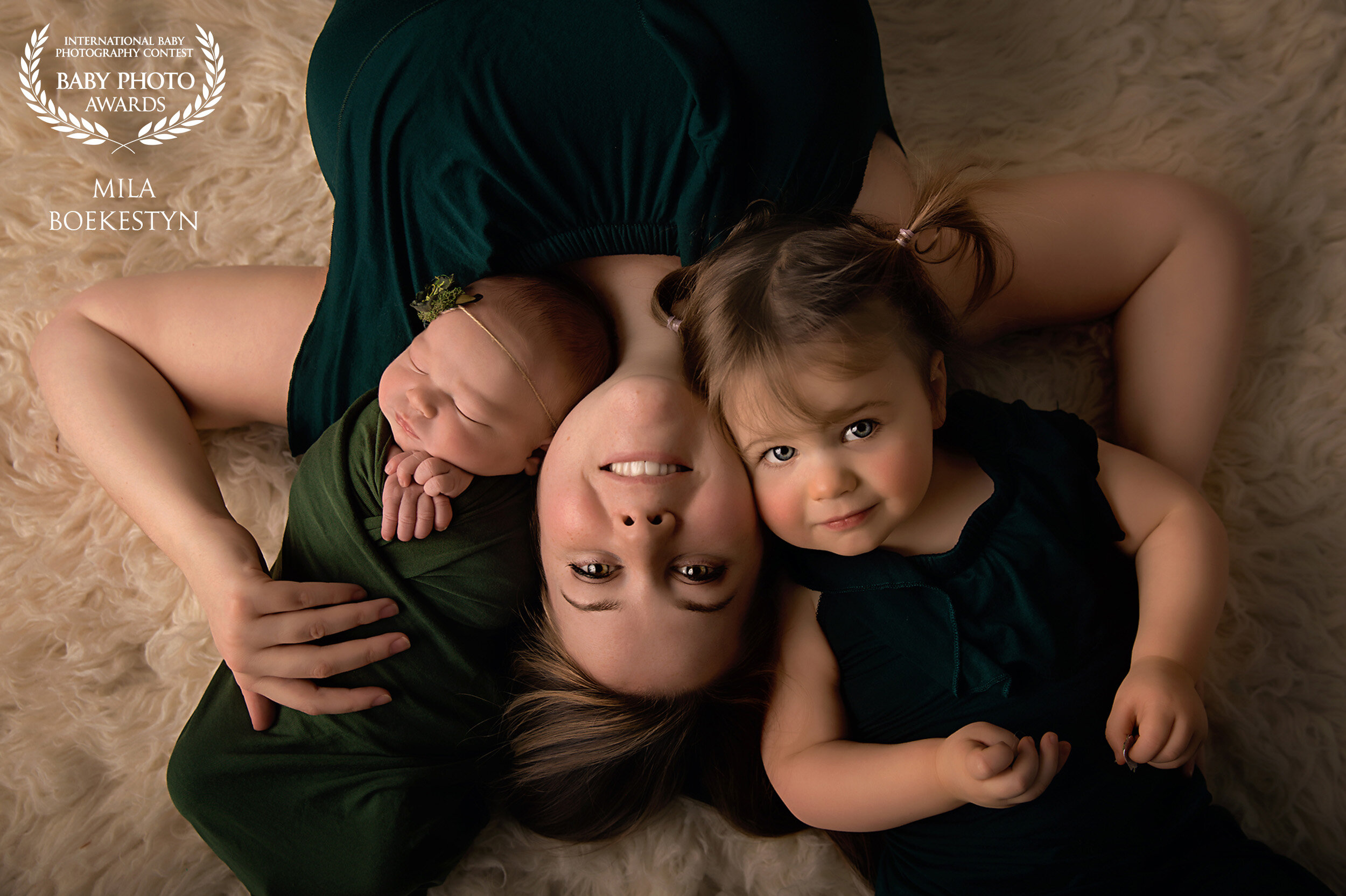 calgary award winning newborn photographer.jpg