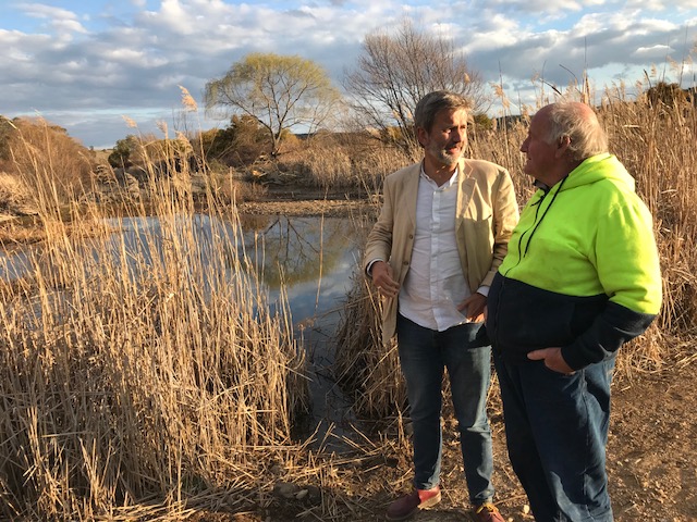 Professor John Crawford (Rothamsted Research) catching up with Peter Andrews OAM along Mulloon Creek and discussing how effective regenerative agriculture and natural sequence farming are in restoring our landscapes.