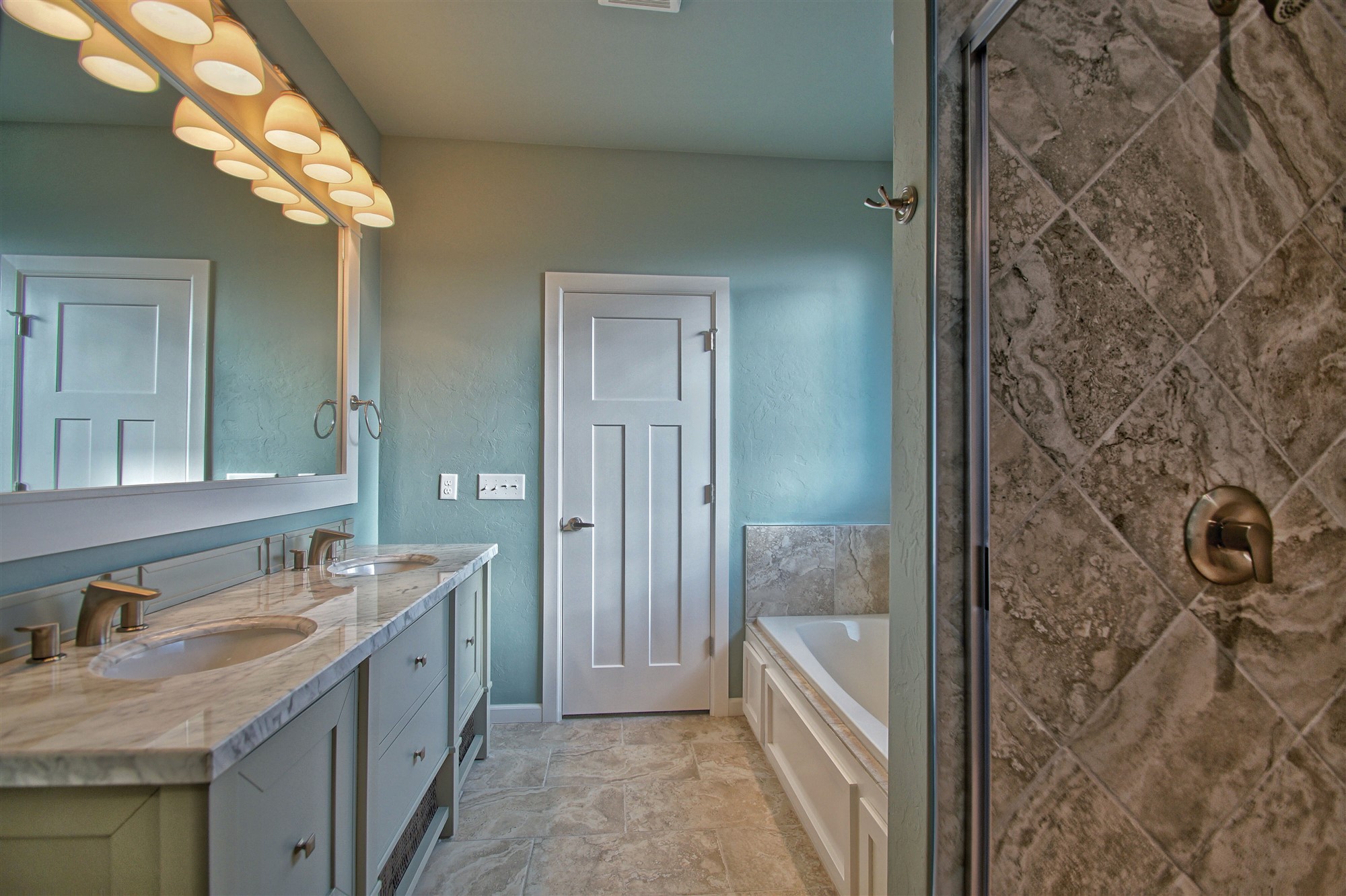 6 - Master bath.jpg
