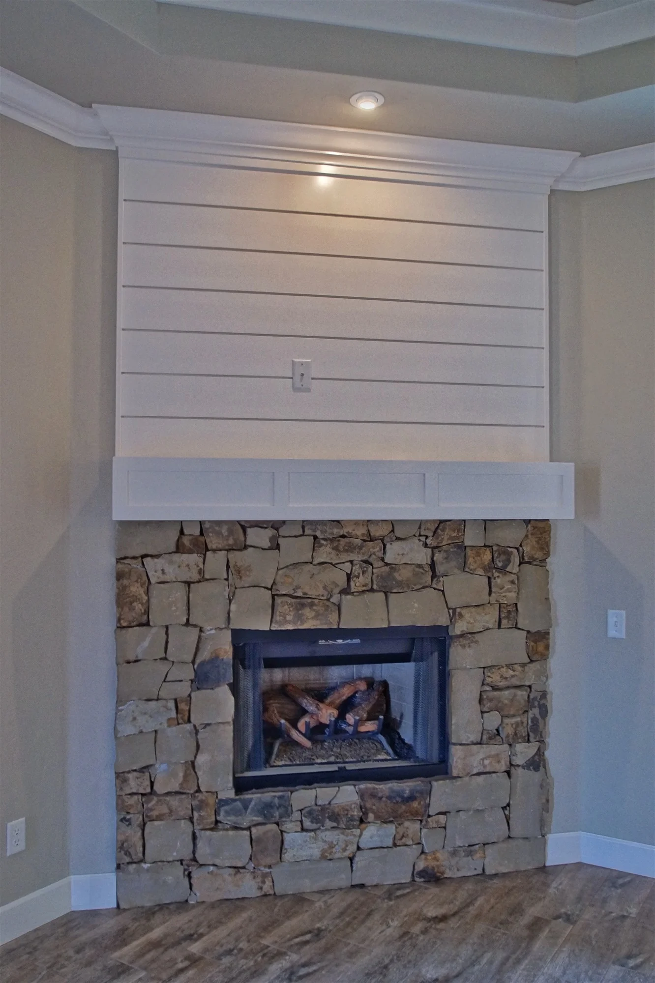 14 - Fireplace.jpg