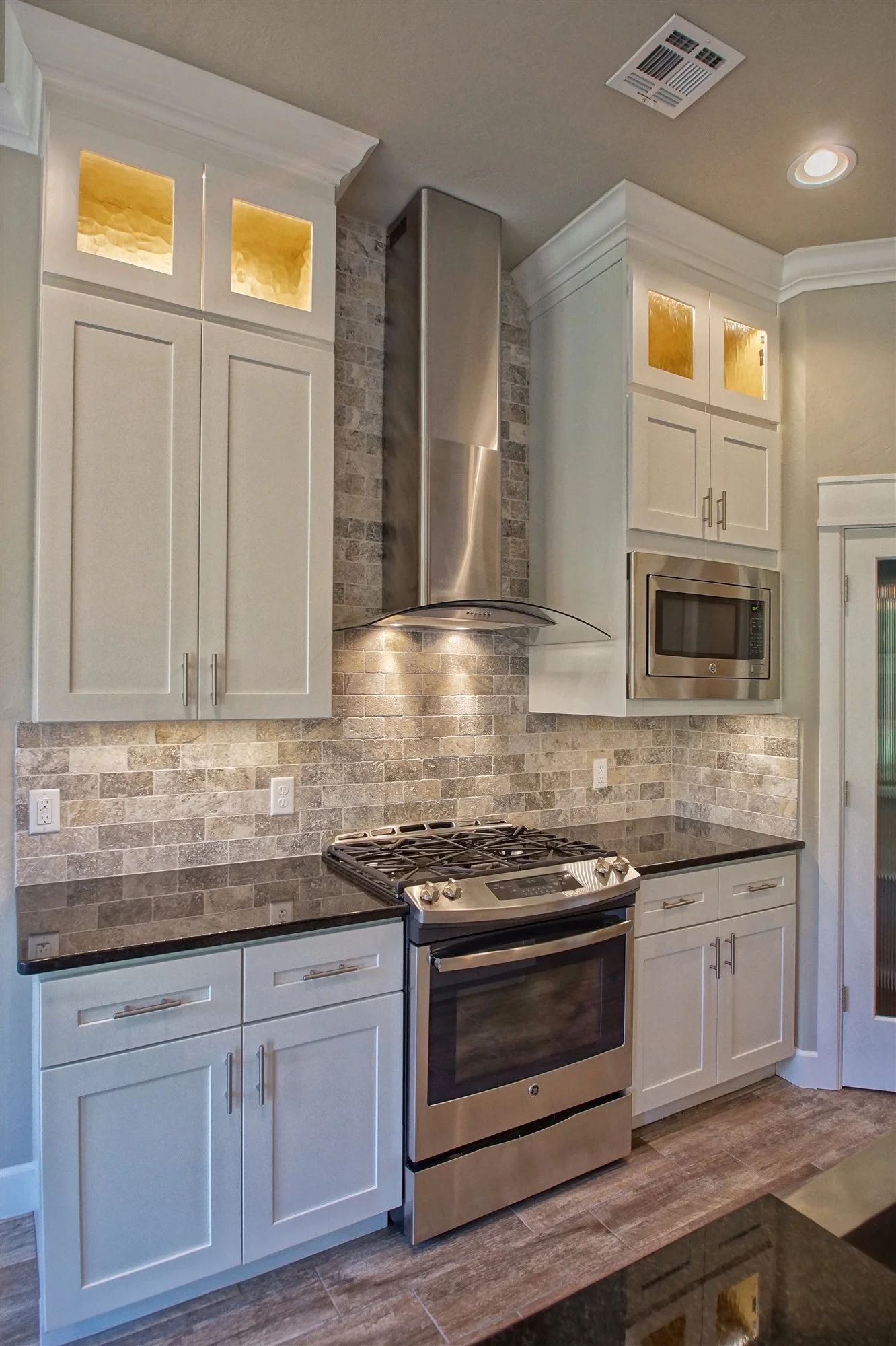 17 - Cooking area.jpg
