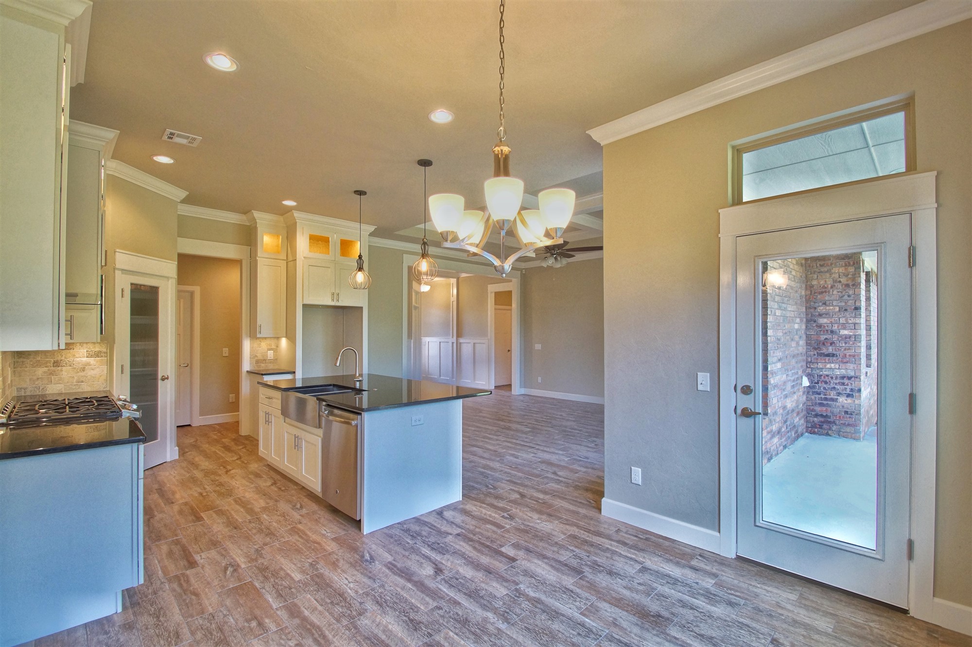 18 - Dining area.jpg