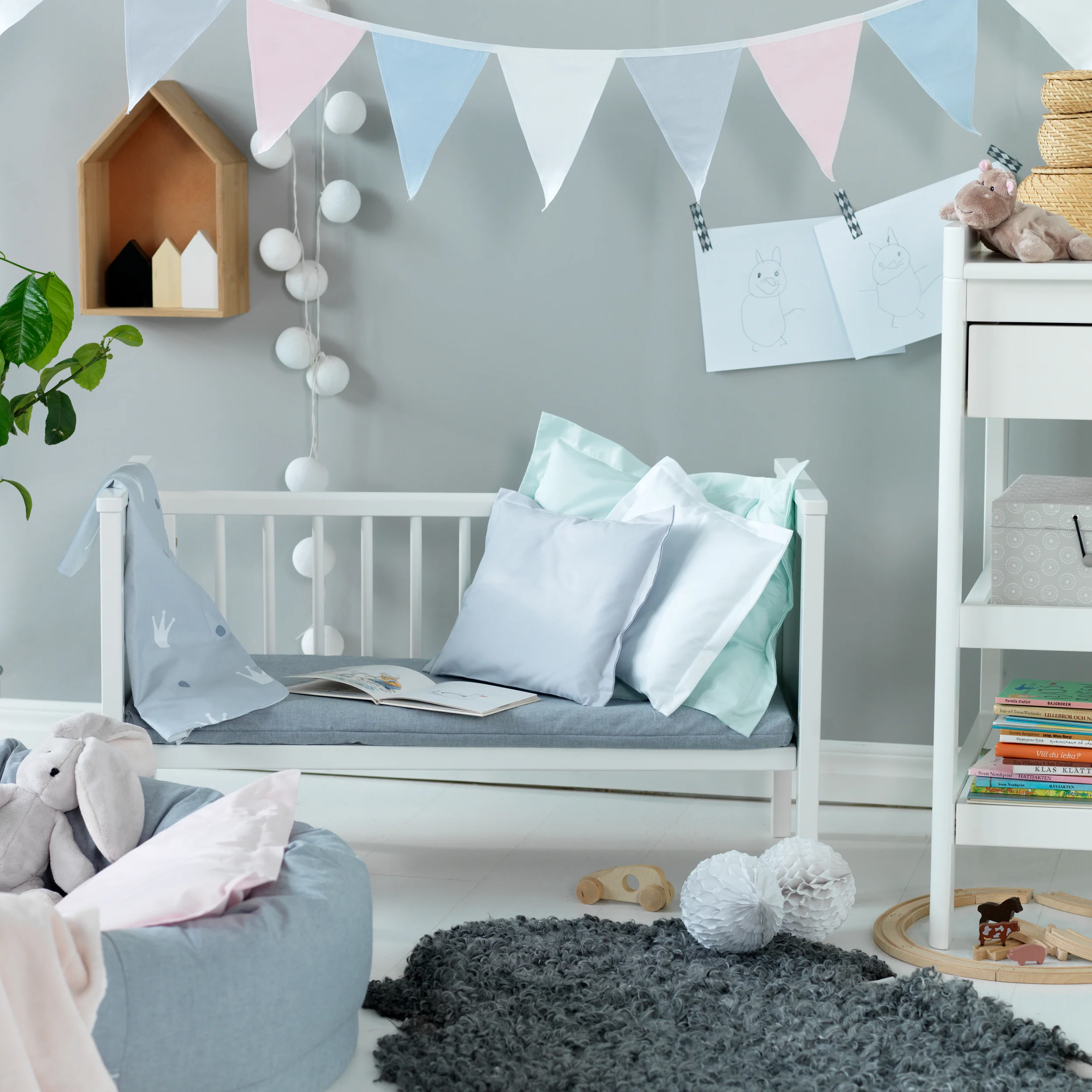 troll bedside crib