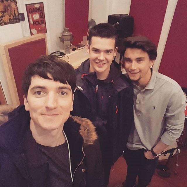 Young guns The Outskirts in #recording this week! they forgot their #drummer and don't have a #bassist so I was the rythum section for the week. Got 3 tracks recorded and #mixed @chocofactorydublin 
#crimesagainst #recordingstudio #musicproducer #mus
